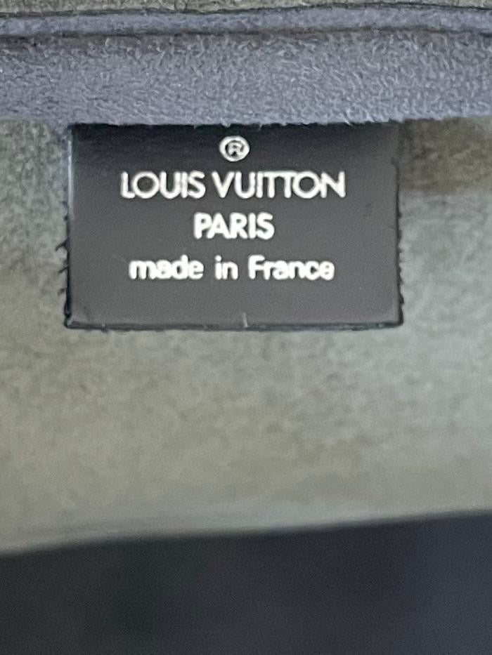 Louis Vuitton Kendall GM Taiga Leder