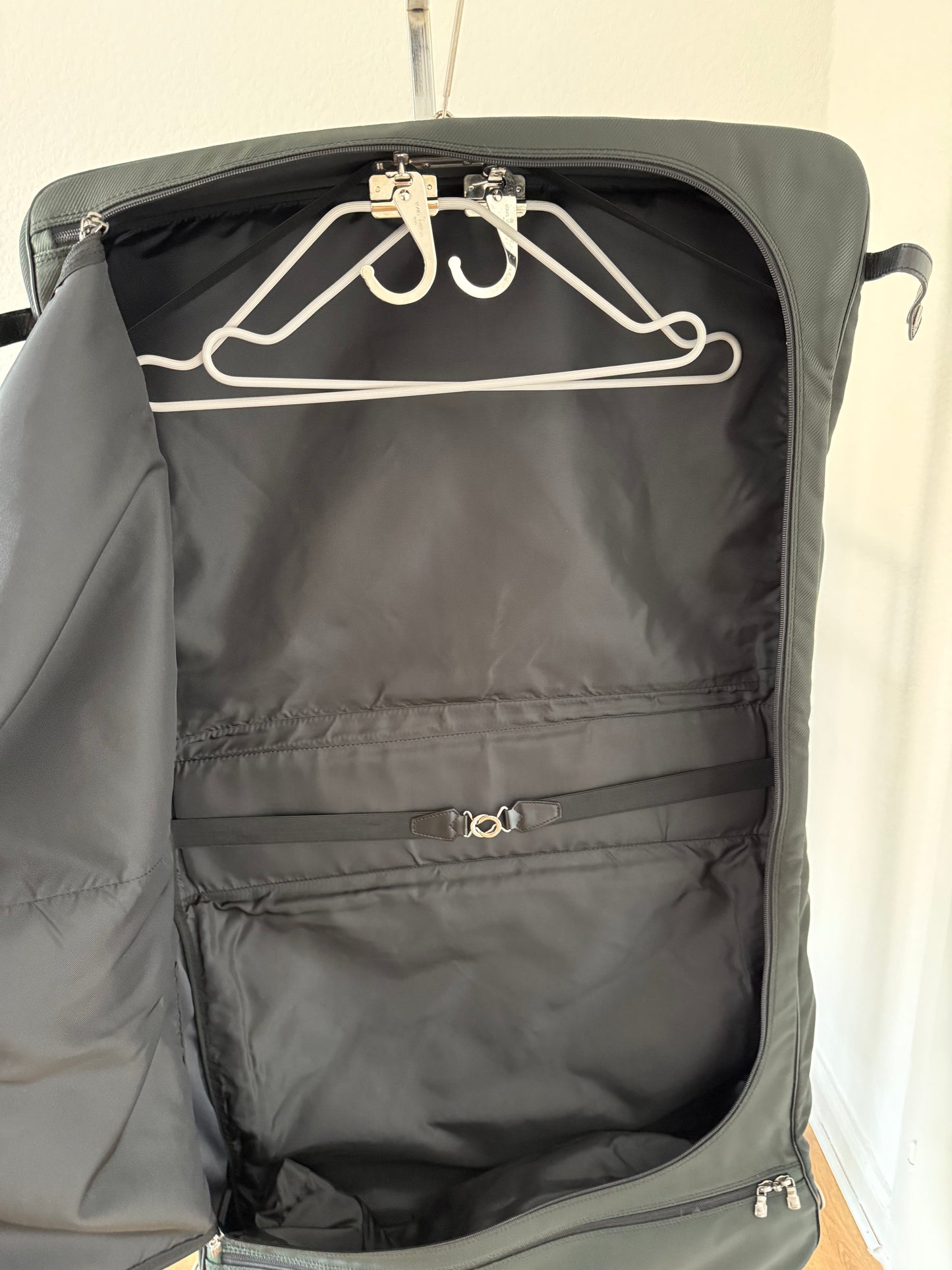 Louis Vuitton Cinq Cintre Kleidersack
