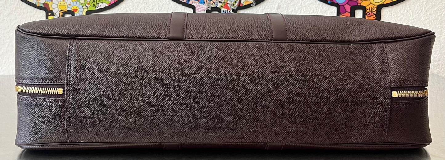 Louis Vuitton Helanga Taiga