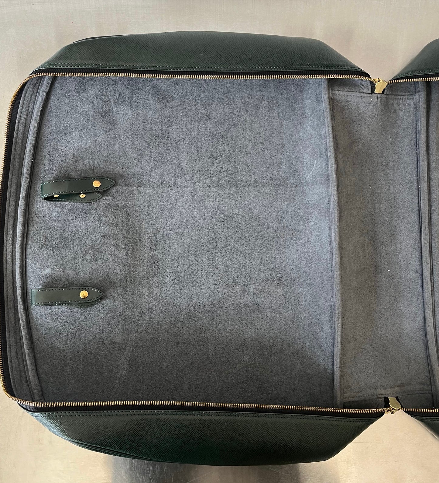 Louis Vuitton Helanga Taiga
