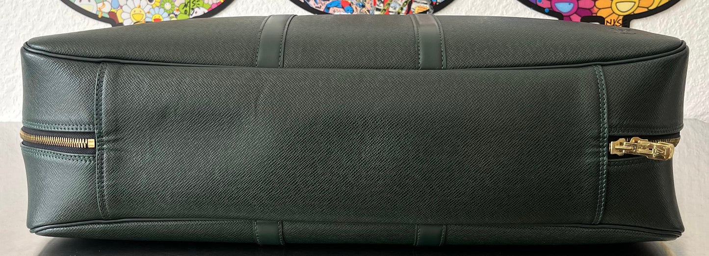 Louis Vuitton Helanga Taiga