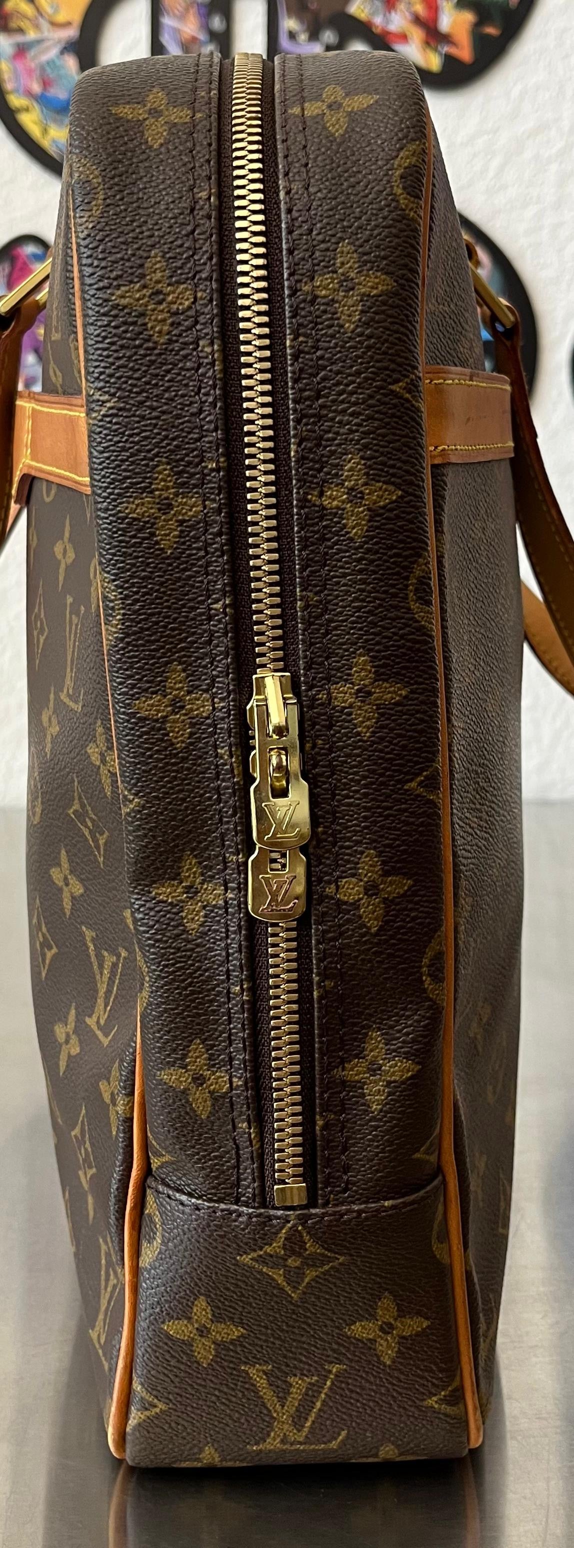 Louis Vuitton Porte Documents Pegase Monogram