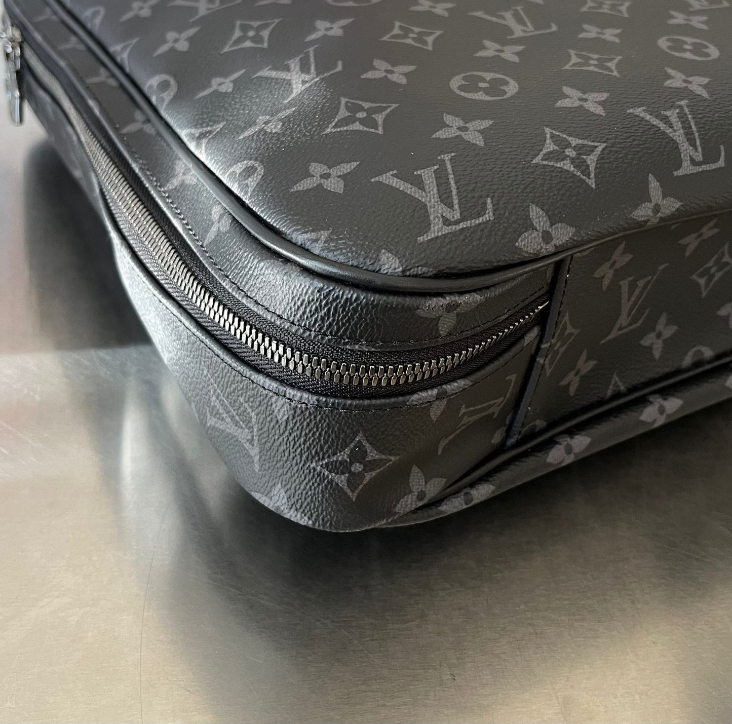 Louis Vuitton Kleiderschutzhülle Monogram Eclipse