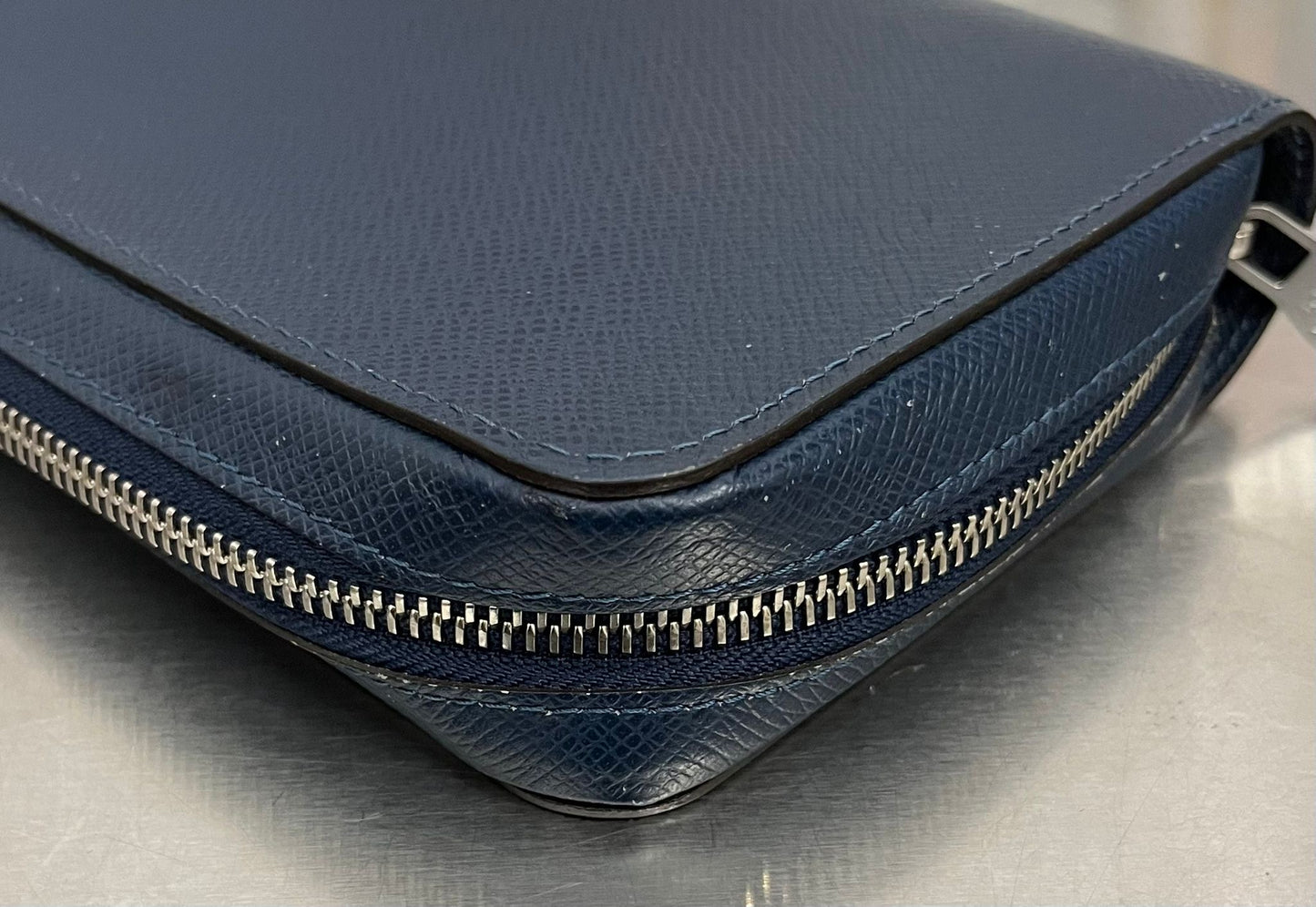 Louis Vuitton Zippy XL Taiga