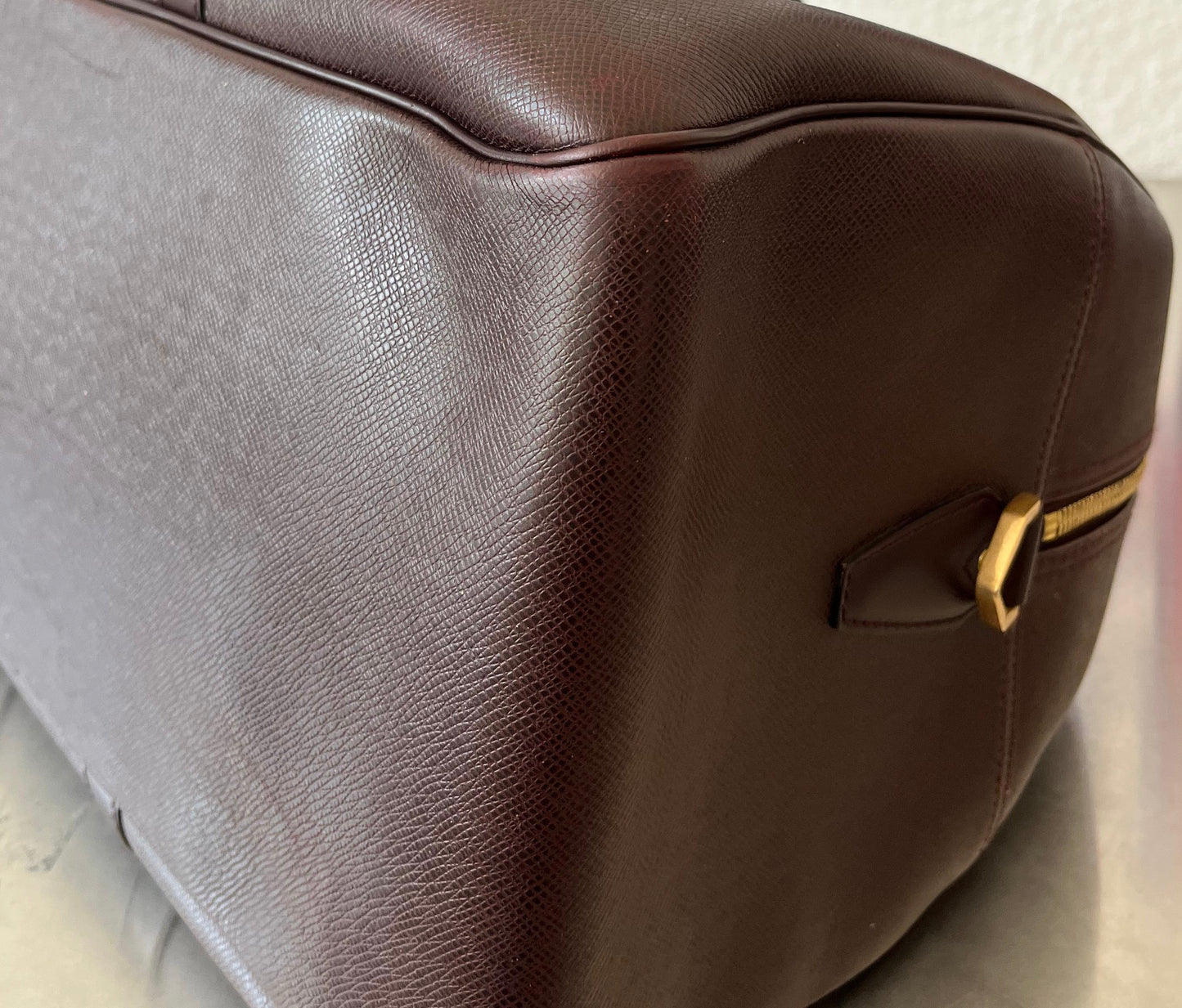 Louis Vuitton Kendall PM Taiga Leder