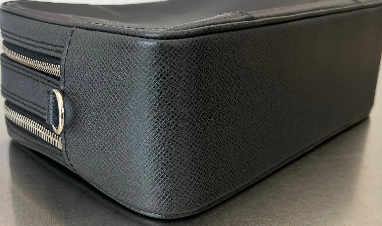 Louis Vuitton Pavel Taiga Leder