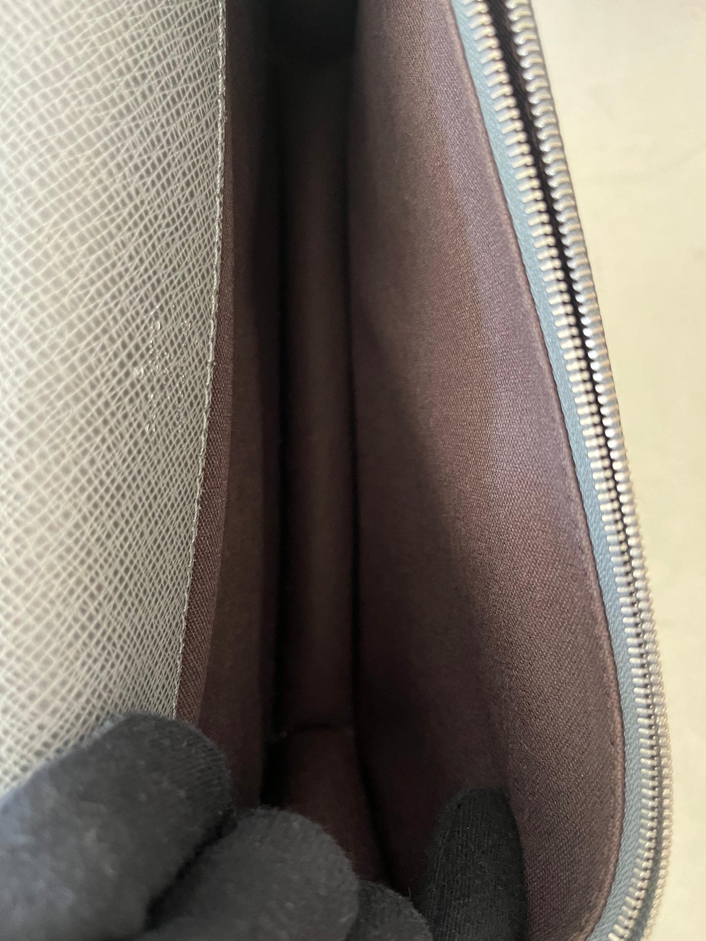 Louis Vuitton Neo Bellaia Taiga Leder