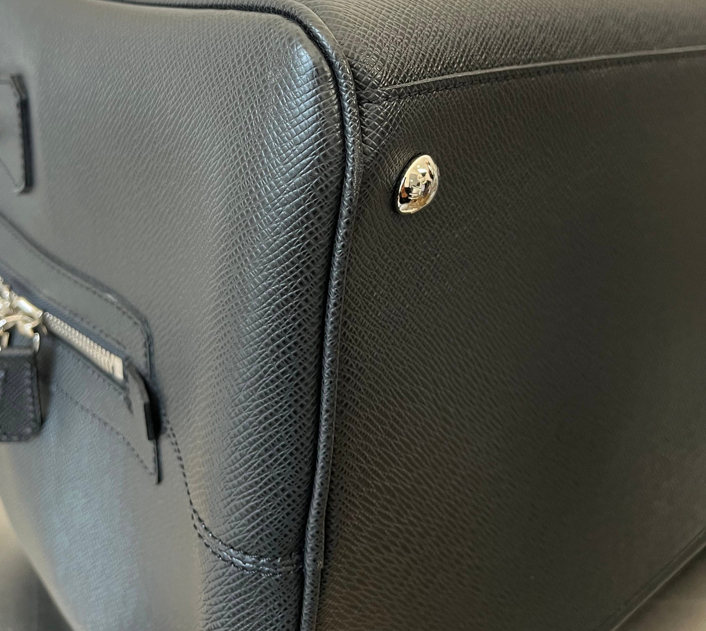 Louis Vuitton Nikolai Taiga Leder