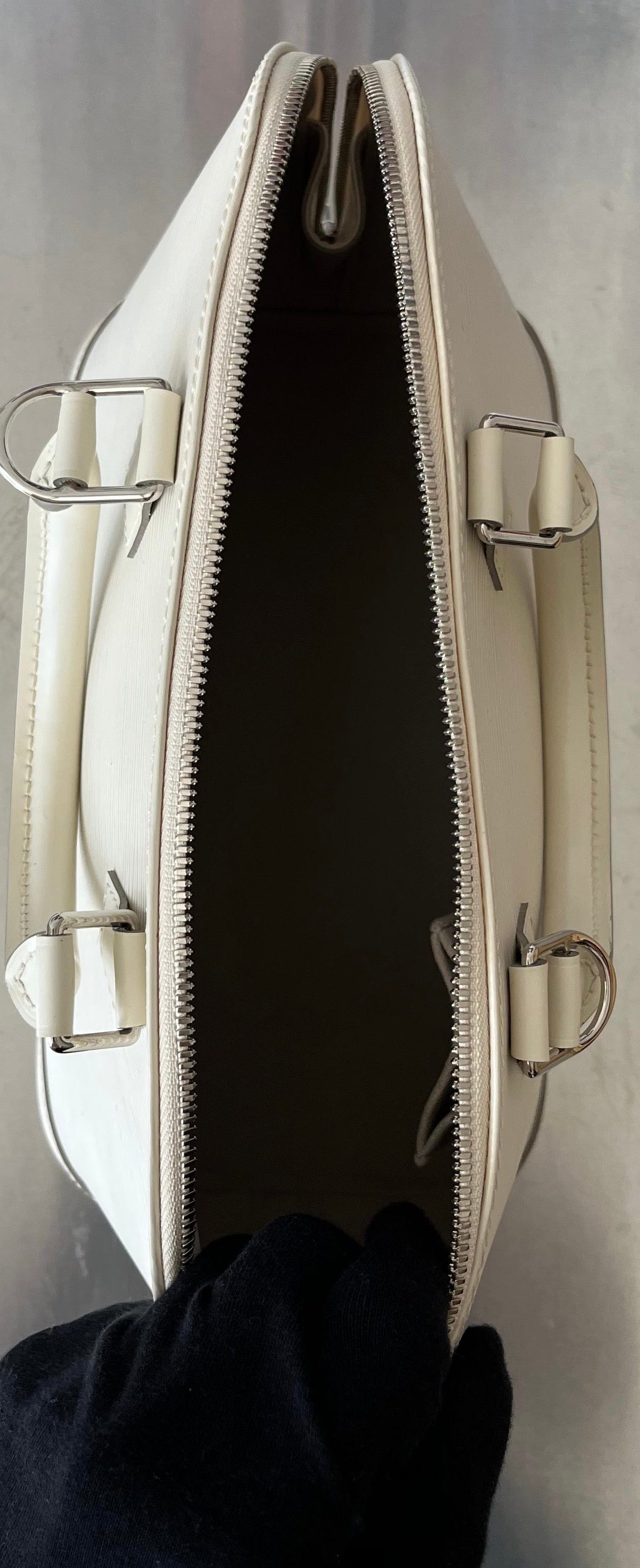 Louis Vuitton Alma PM Epi