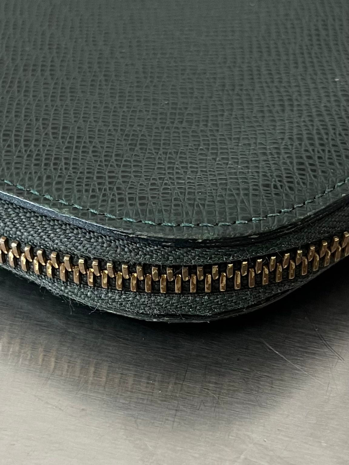 Louis Vuitton Atoll Organizer Taiga (Dunkelgrün)