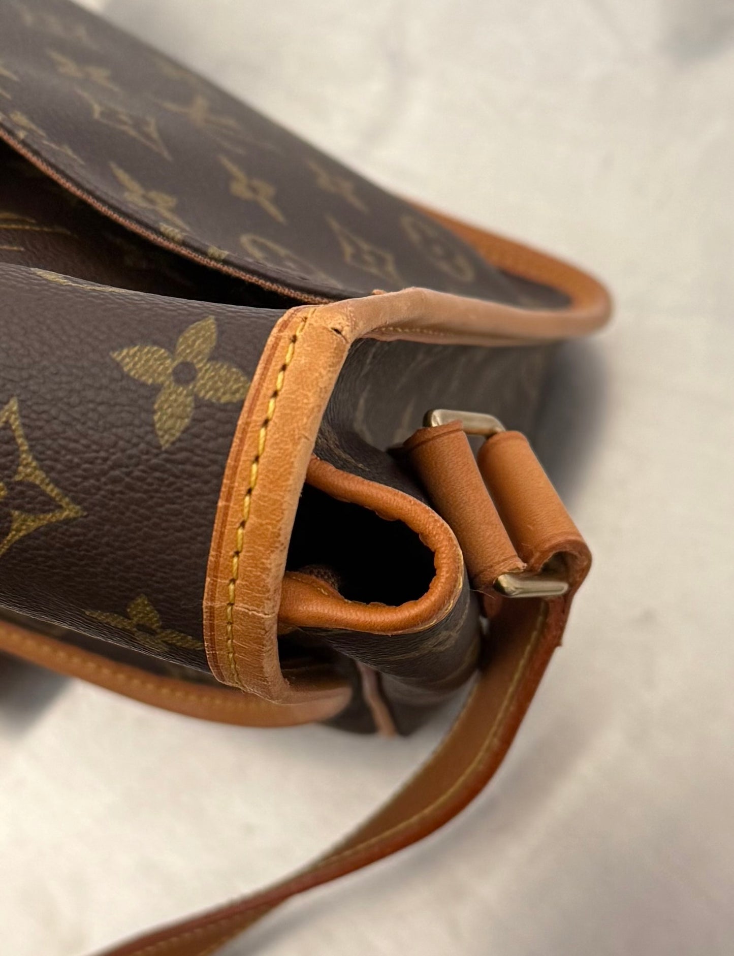 Louis Vuitton Gibeciere GM Messenger