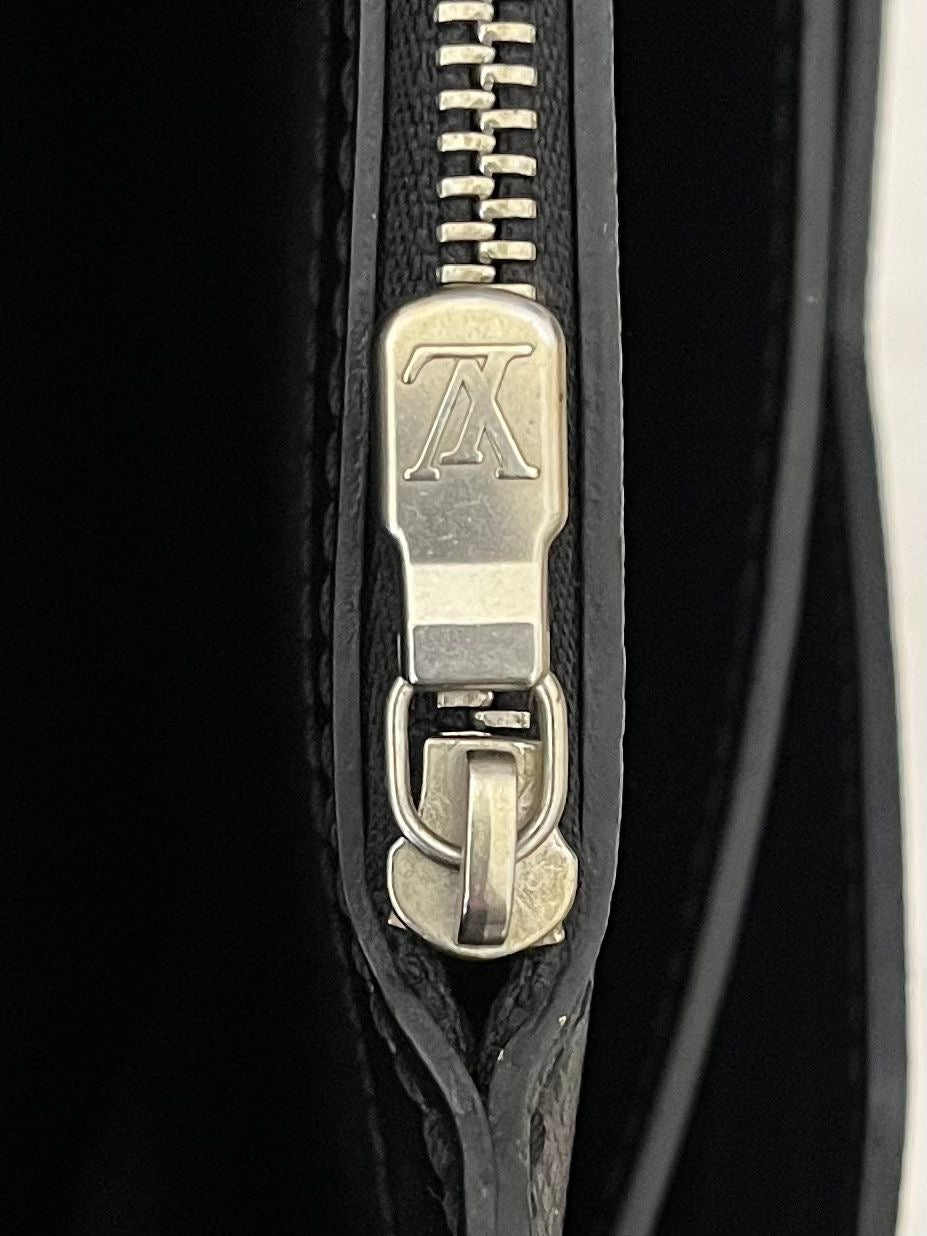 Louis Vuitton Robusto 2 Taiga