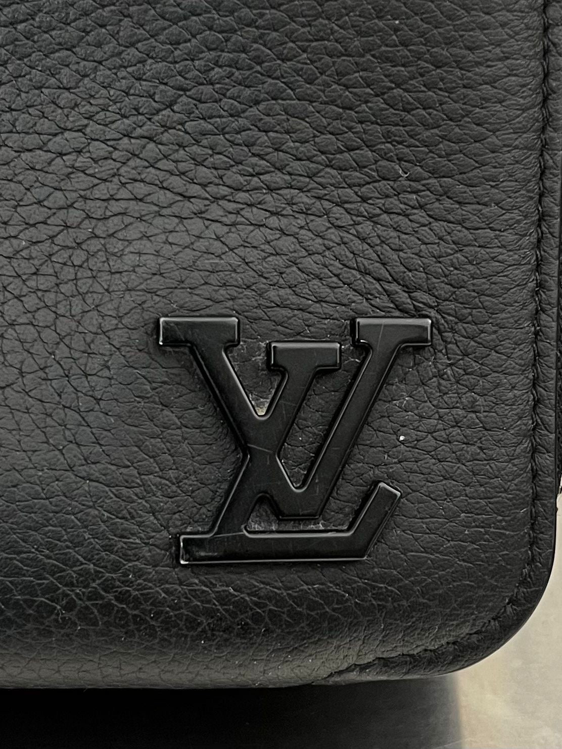 Louis Vuitton Alpha Wearable Geldbörse