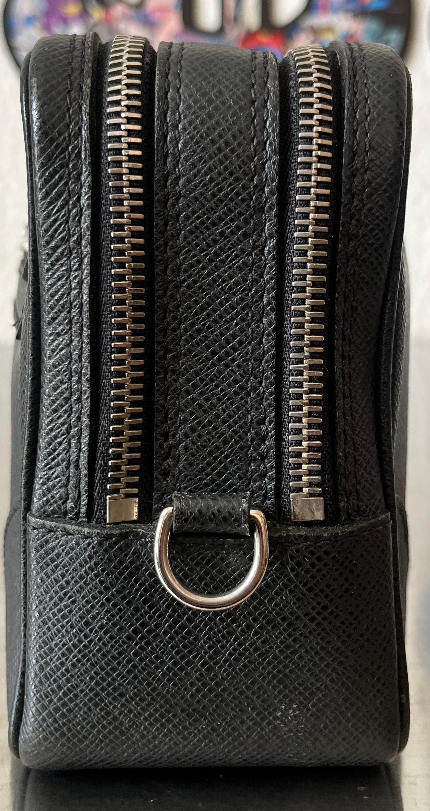 Louis Vuitton Pavel Taiga Leder