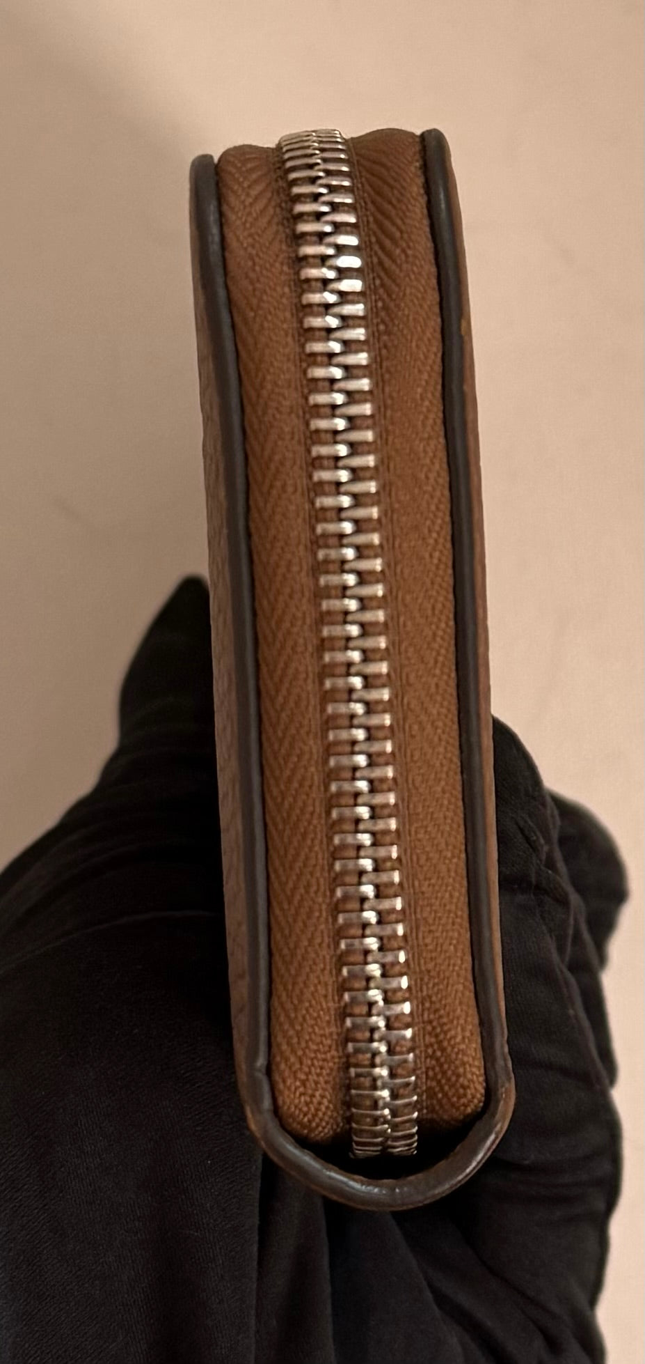 Louis Vuitton Zippy Vertical Taurillon Leder