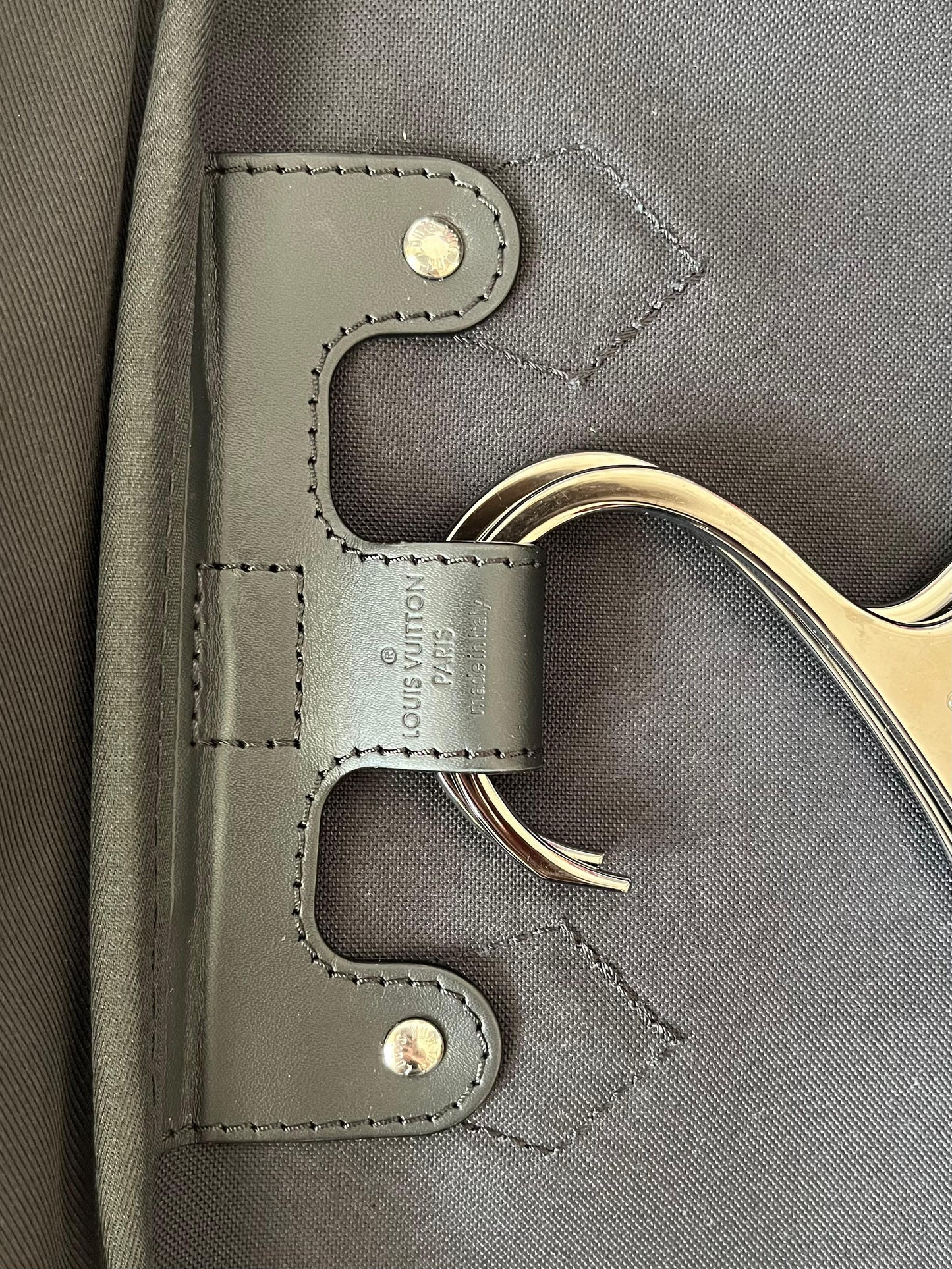Louis Vuitton Kleiderschutzhülle Monogram Eclipse