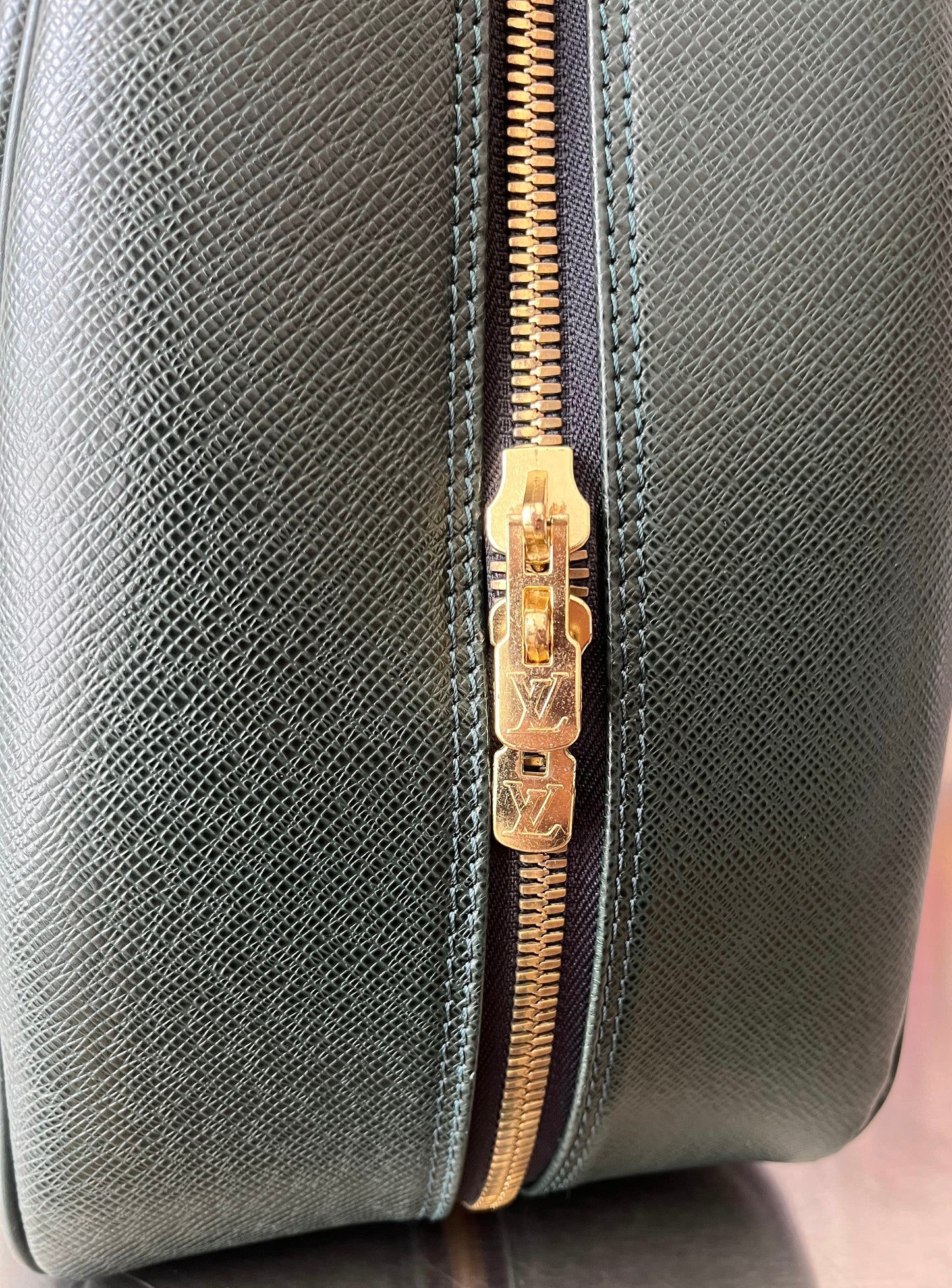 Louis Vuitton Helanga Taiga