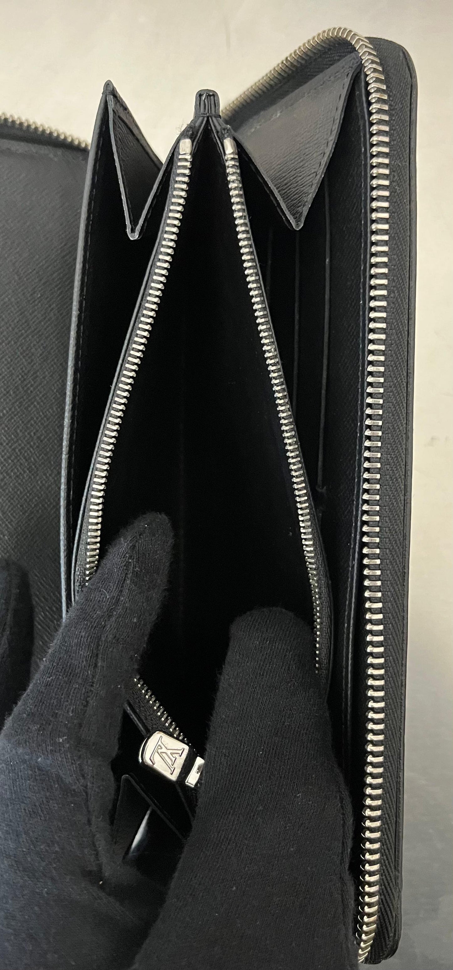 Louis Vuitton Zippy Organizer Epi