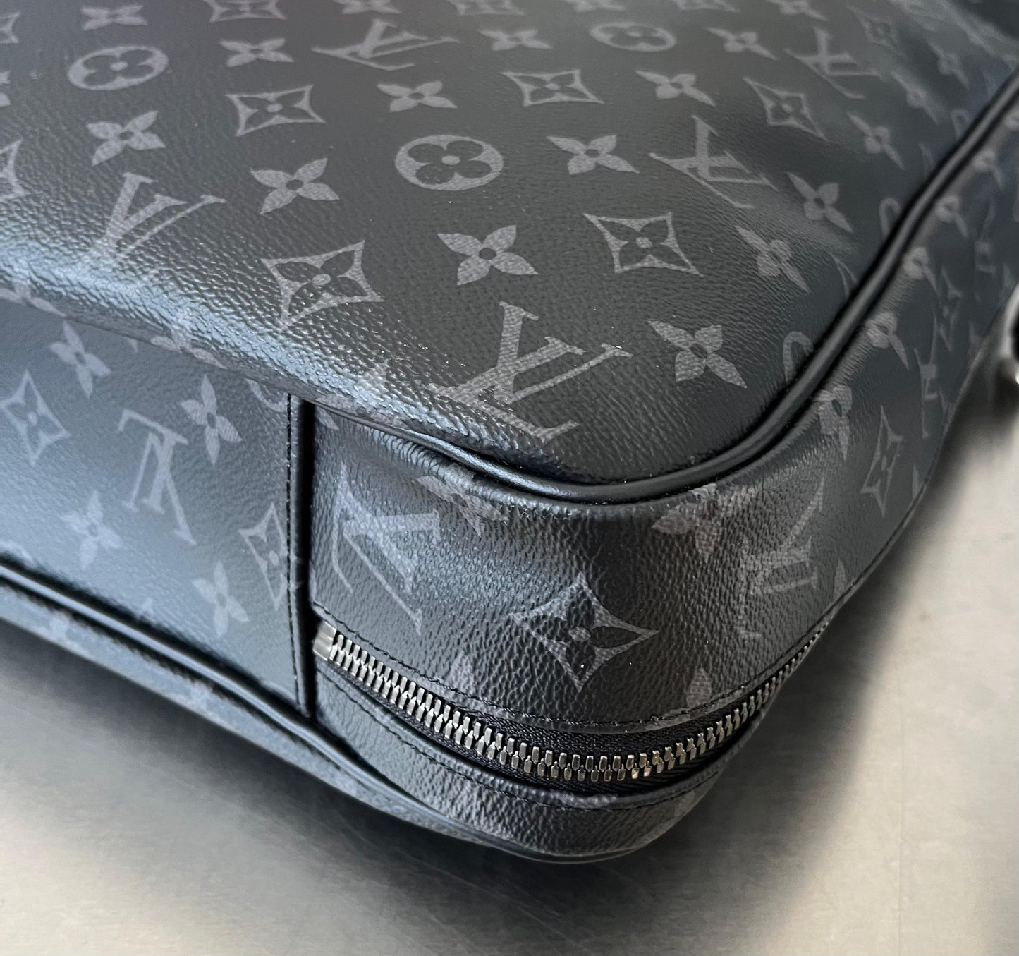 Louis Vuitton Kleiderschutzhülle Monogram Eclipse