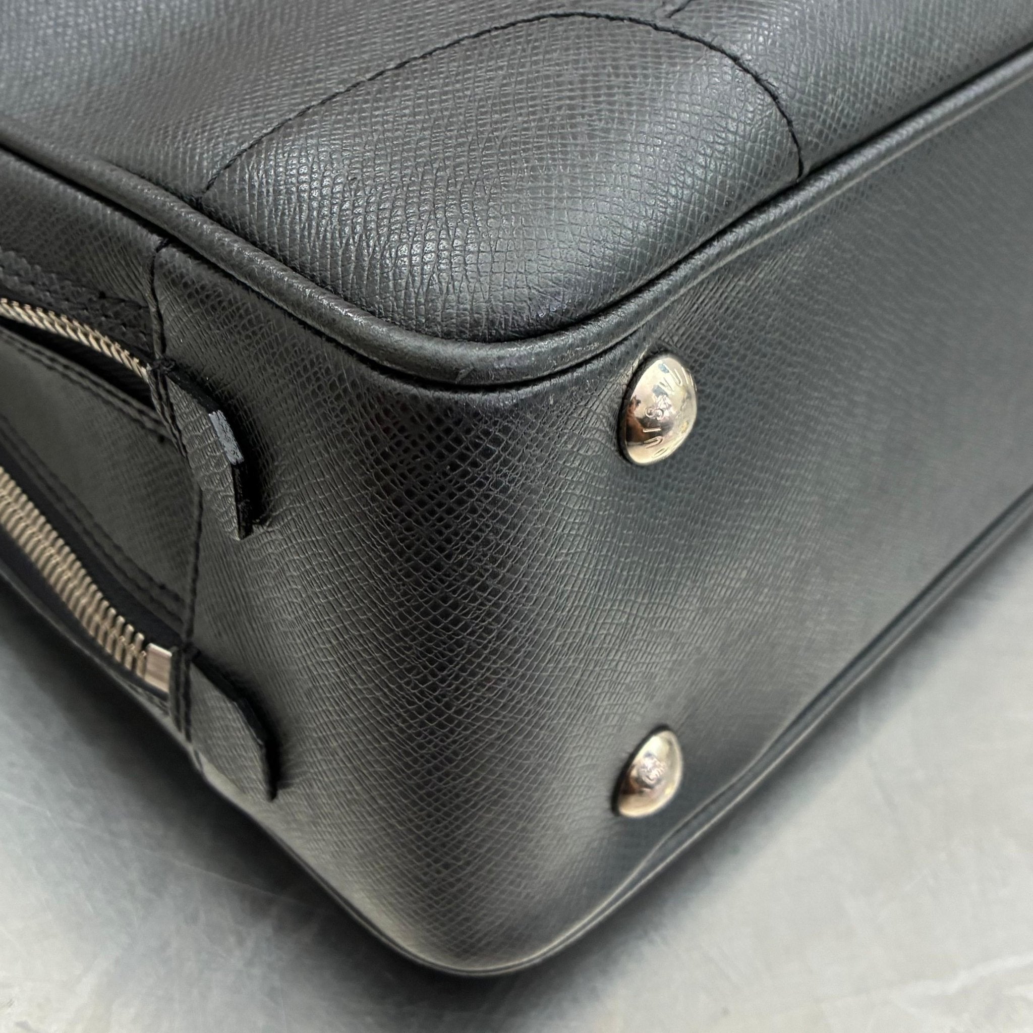 Louis Vuitton Alexander Taiga
