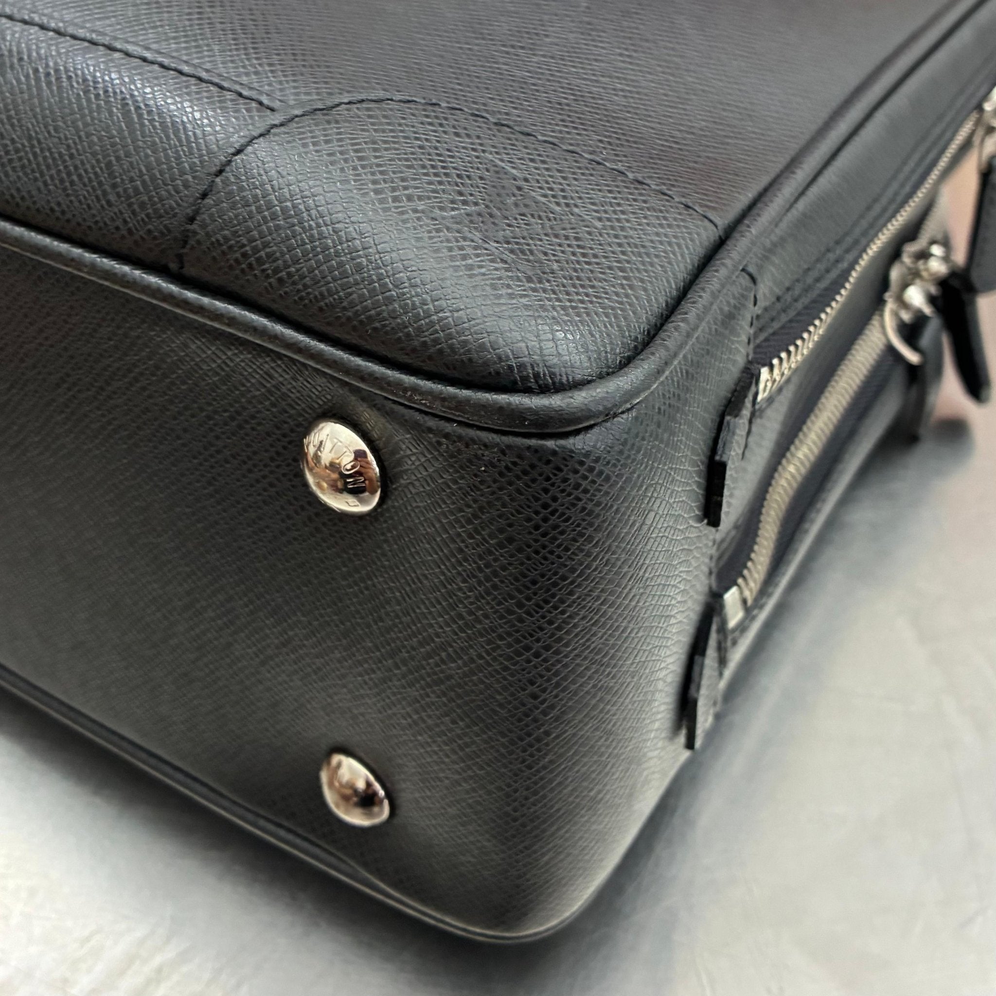 Louis Vuitton Alexander Taiga