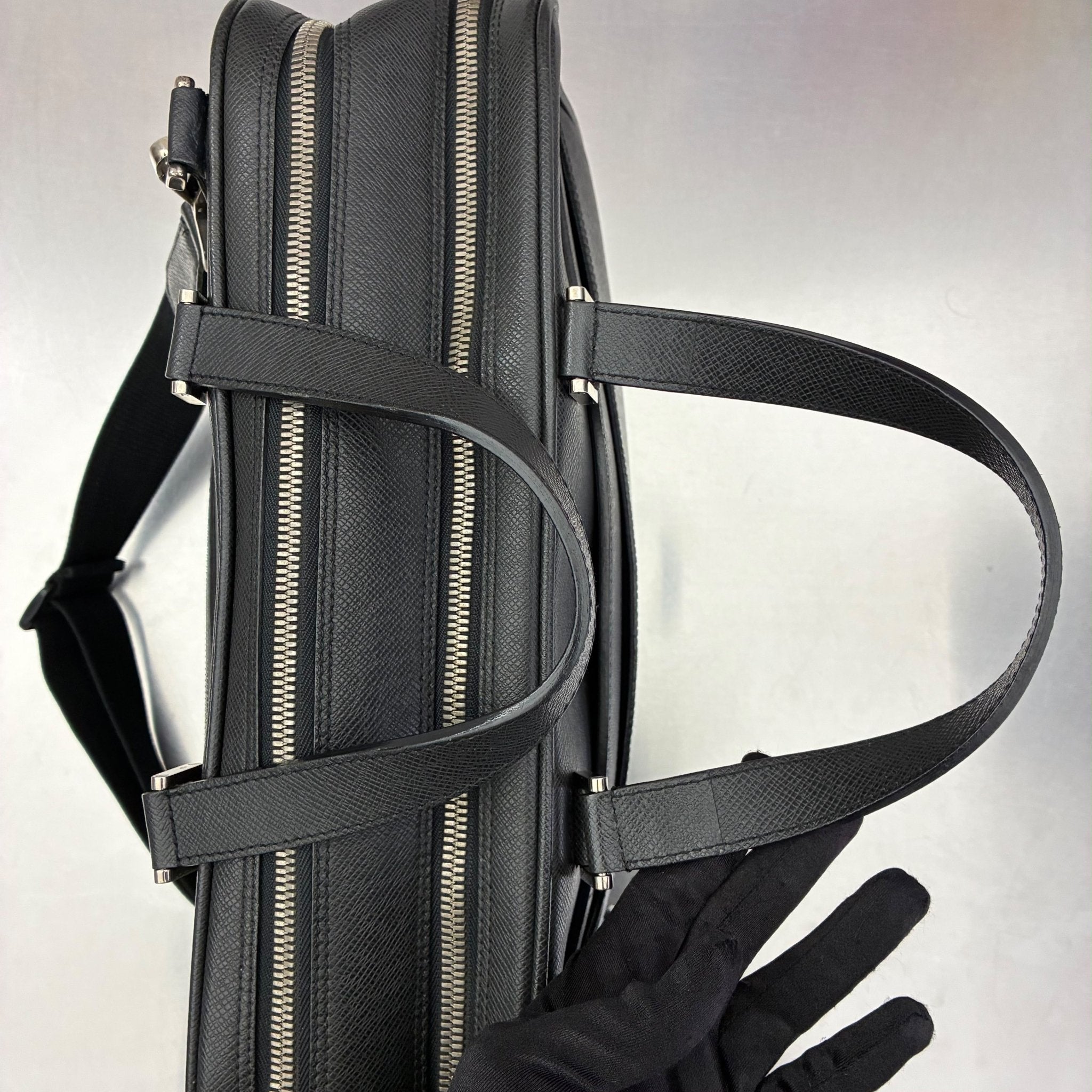 Louis Vuitton Alexander Taiga