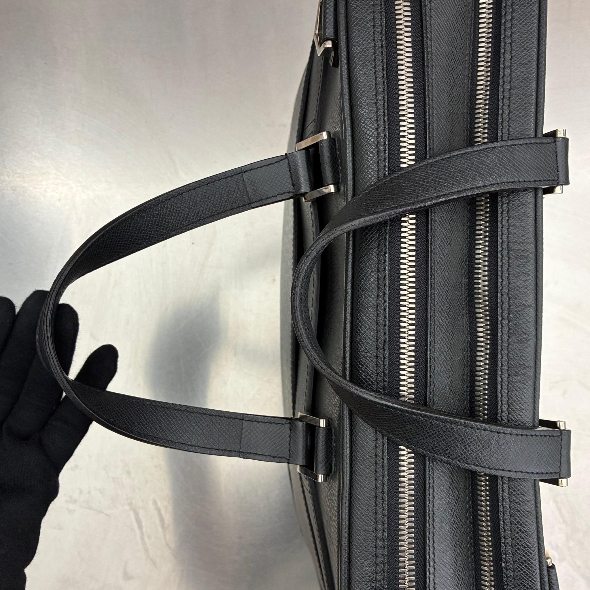 Louis Vuitton Alexander Taiga