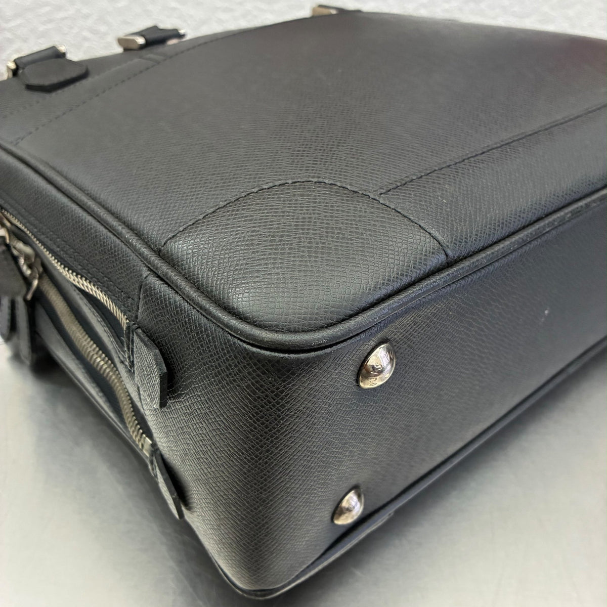 Louis Vuitton Alexander Taiga