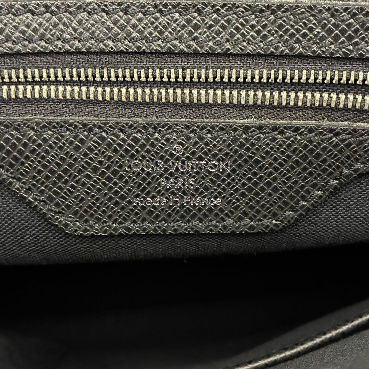 Louis Vuitton Alexander Taiga