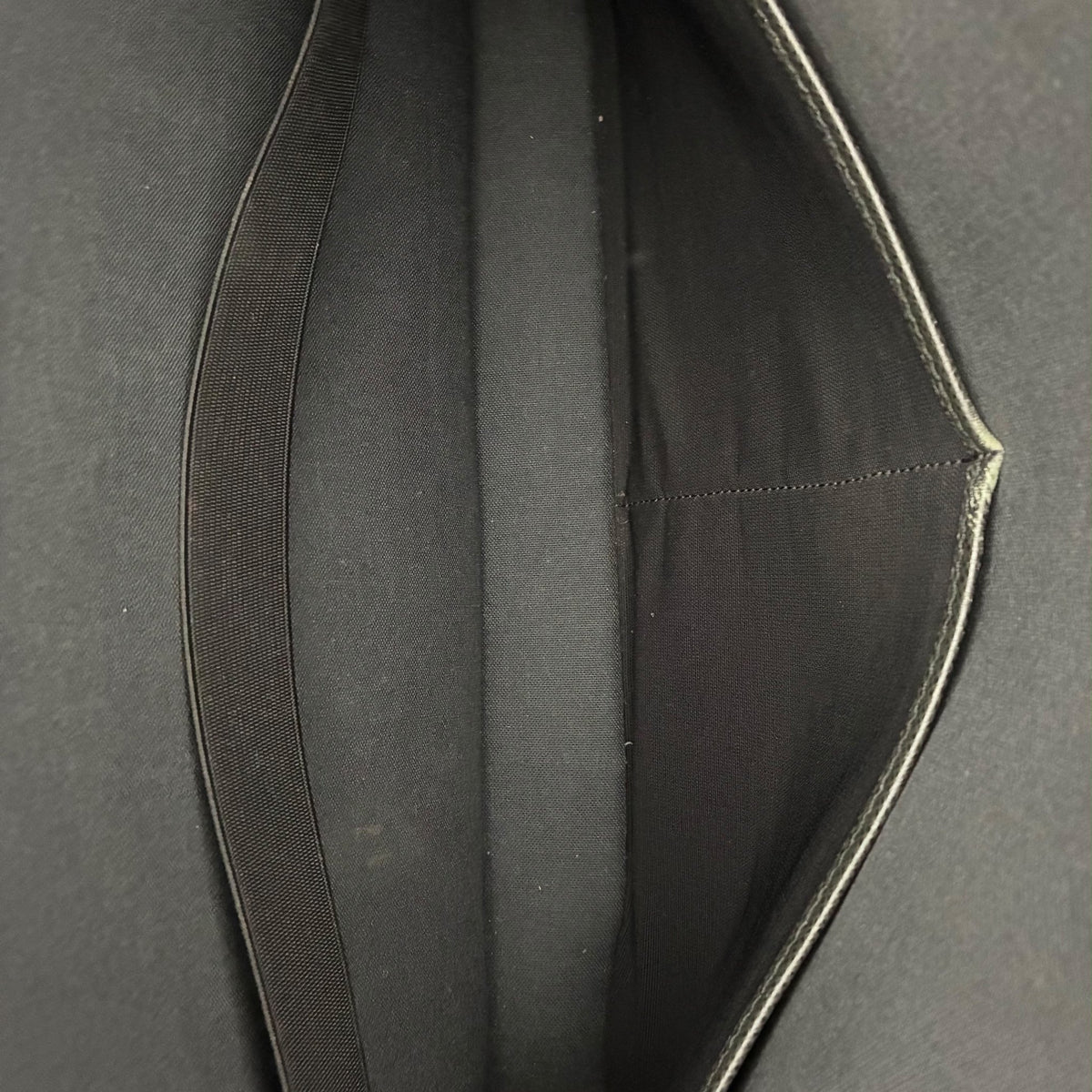 Louis Vuitton Alexander Taiga