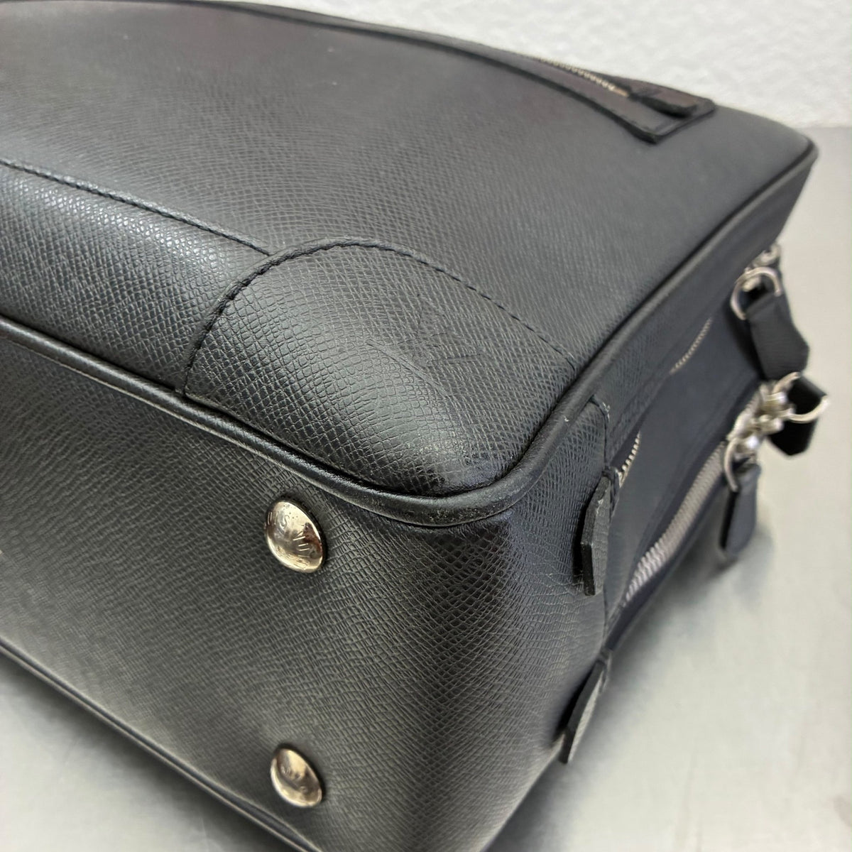 Louis Vuitton Alexander Taiga