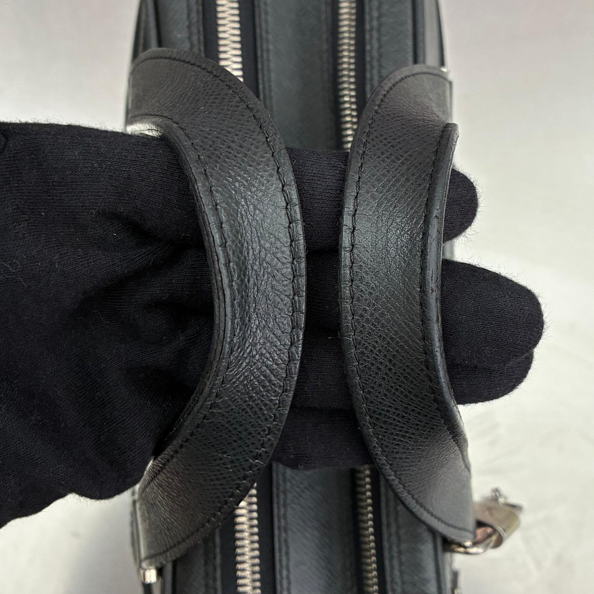 Louis Vuitton Alexander Taiga