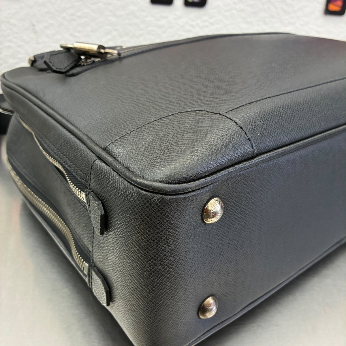 Louis Vuitton Alexander Taiga