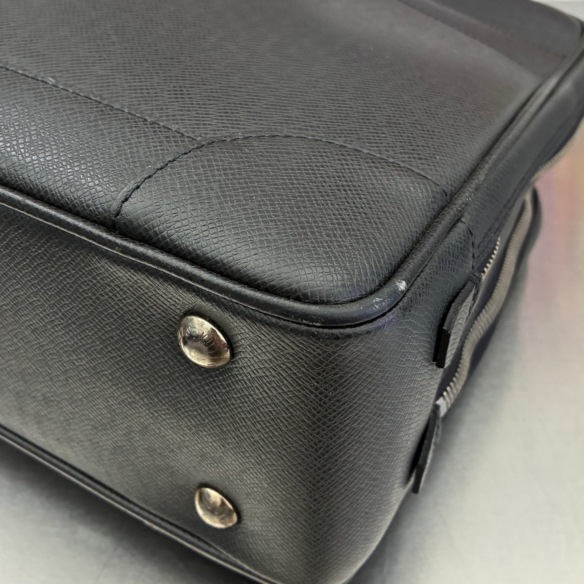 Louis Vuitton Alexander Taiga