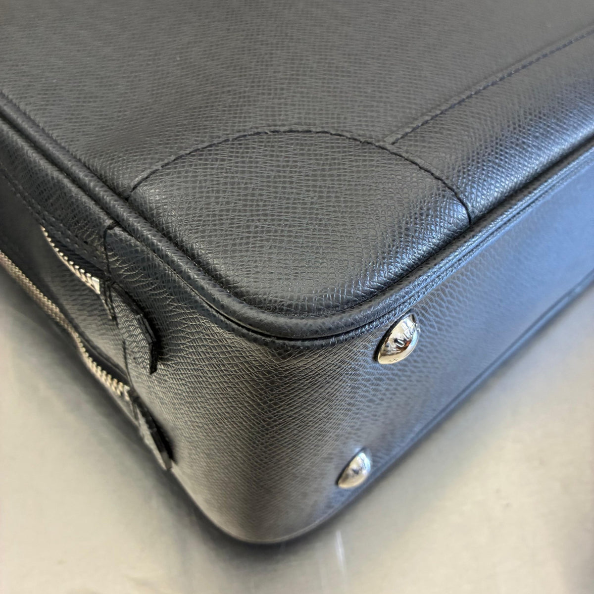 Louis Vuitton Alexander Taiga