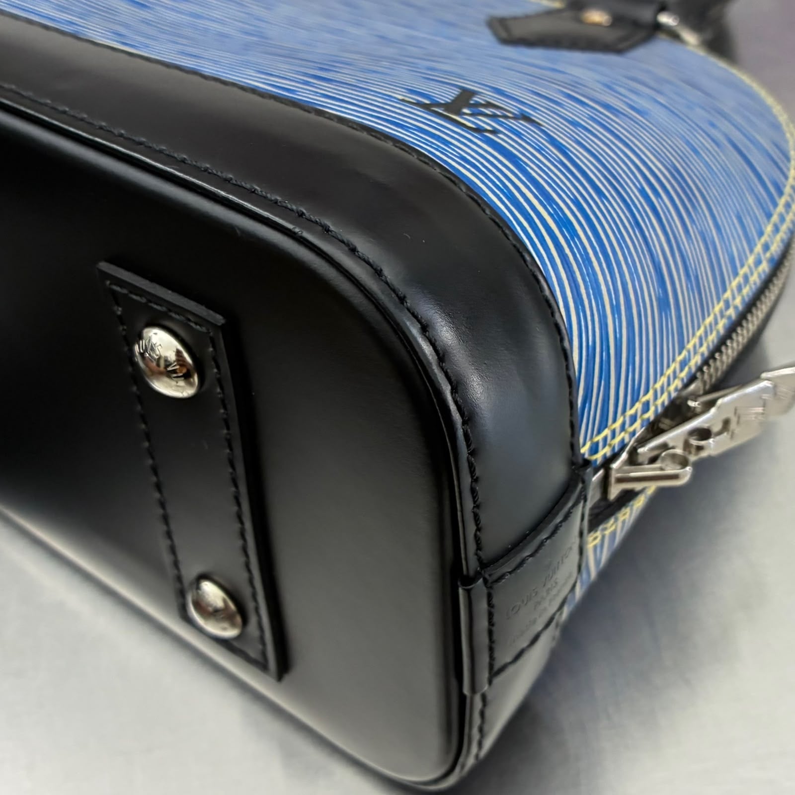 Louis Vuitton Alma BB Epi