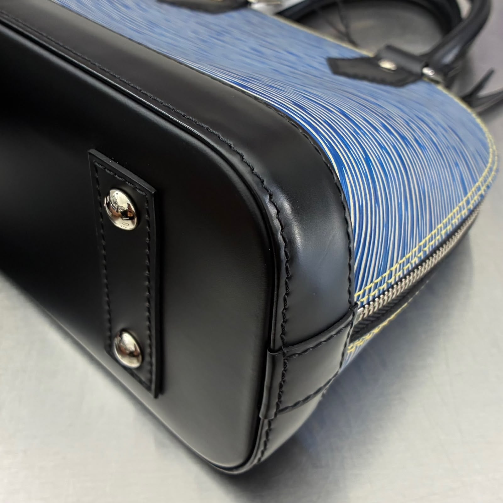 Louis Vuitton Alma BB Epi