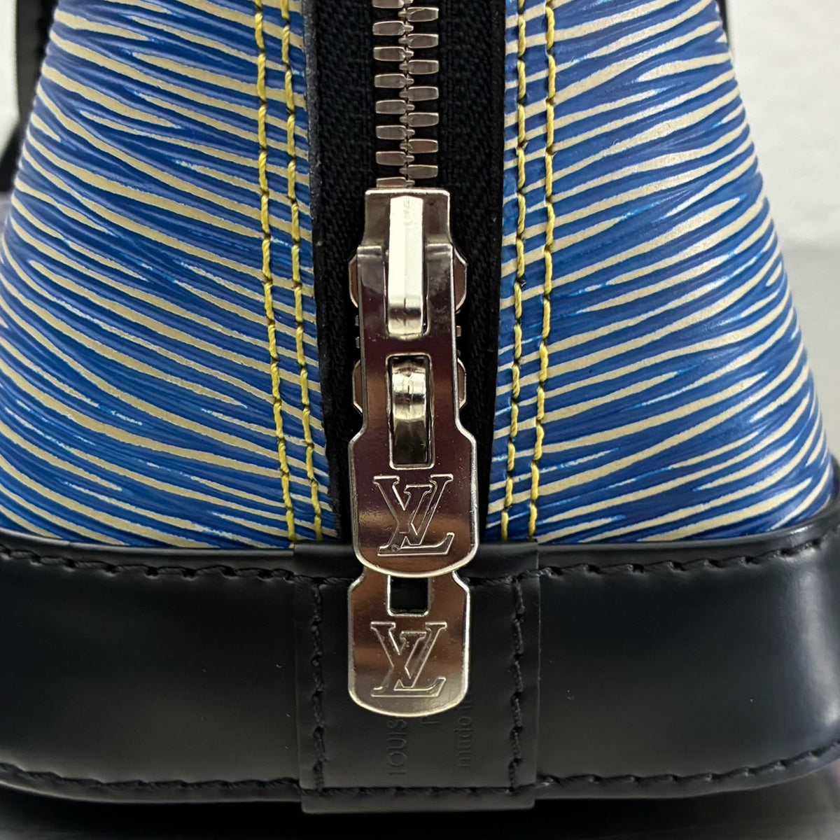 Louis Vuitton Alma BB Epi