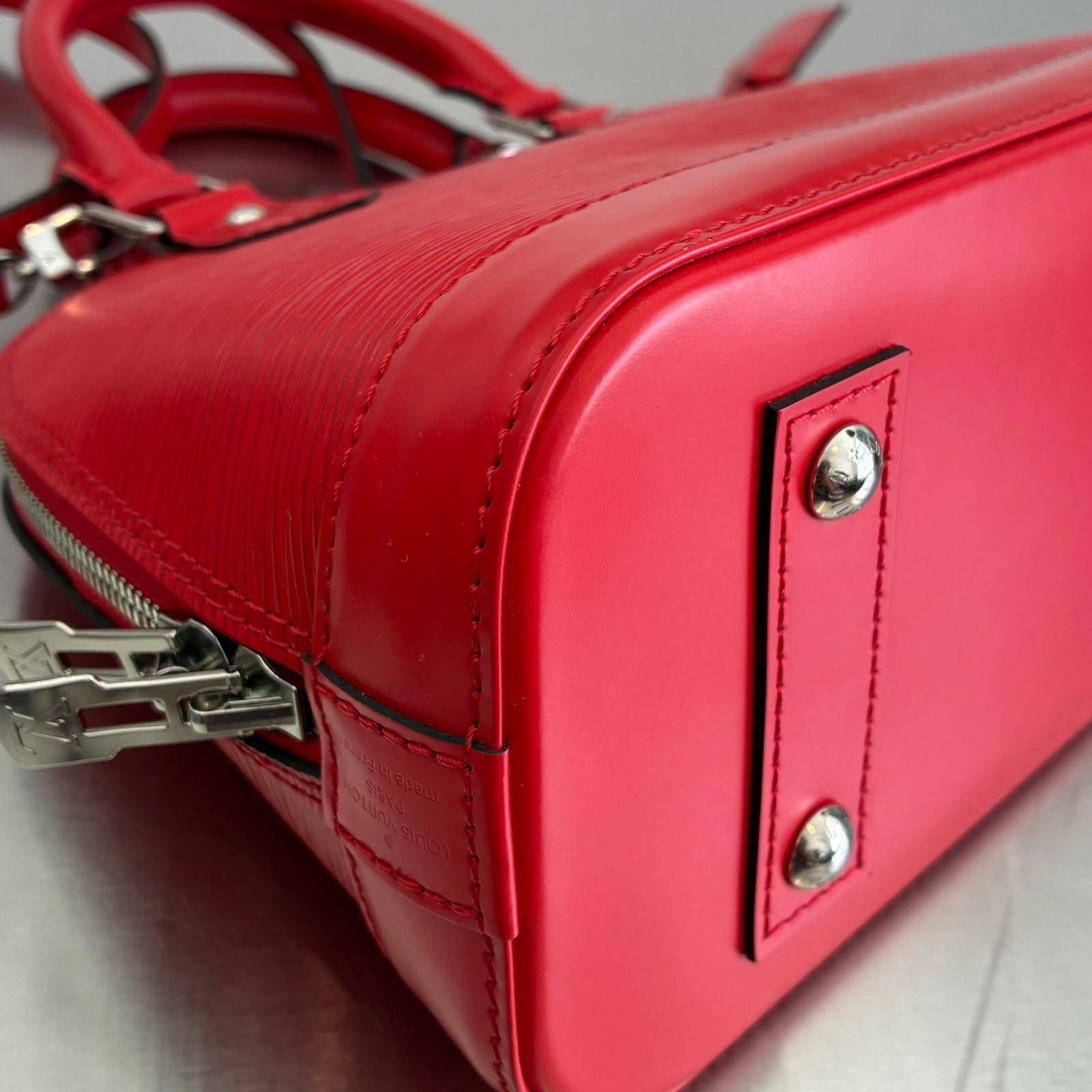 Louis Vuitton Alma BB Epi M41160