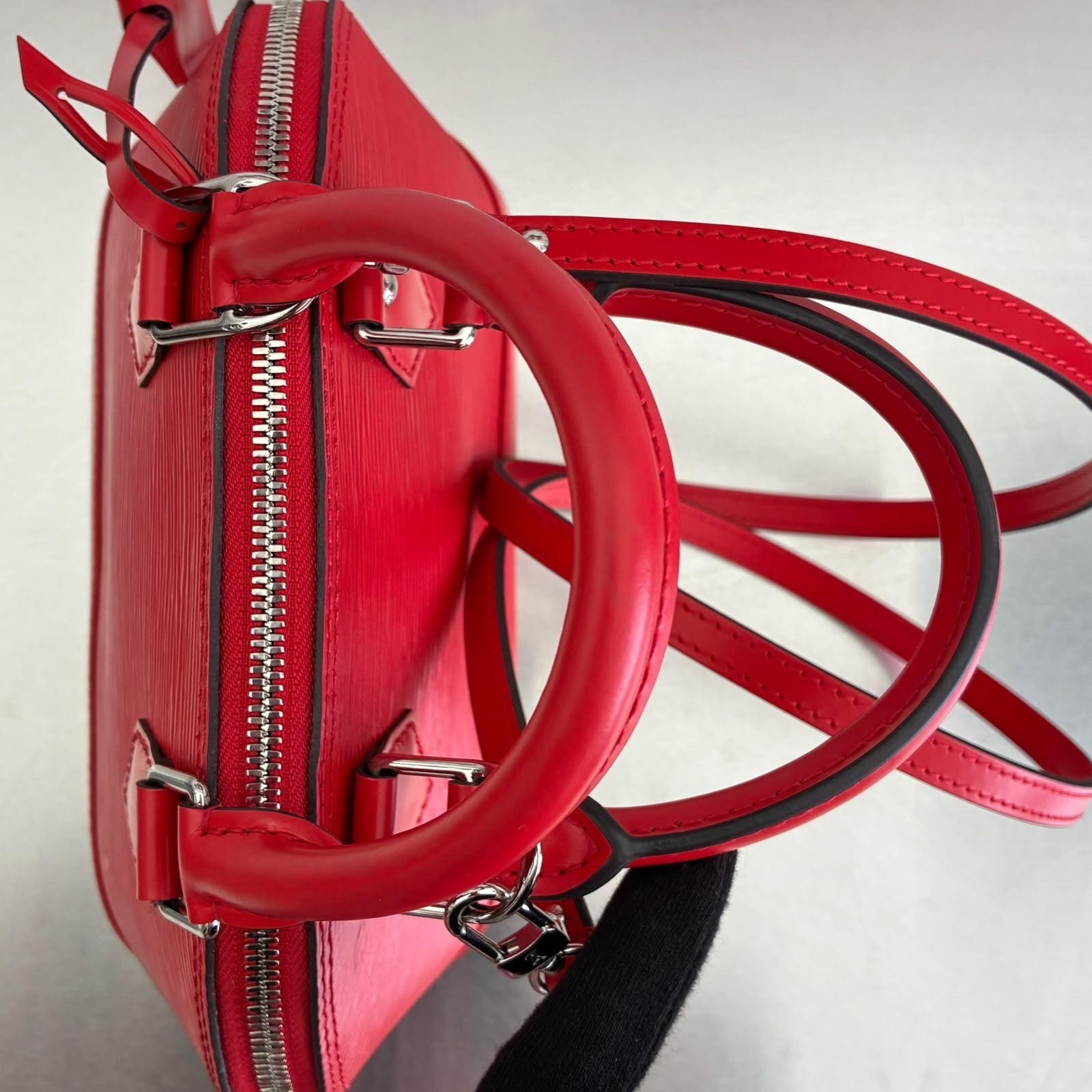 Louis Vuitton Alma BB Epi M41160