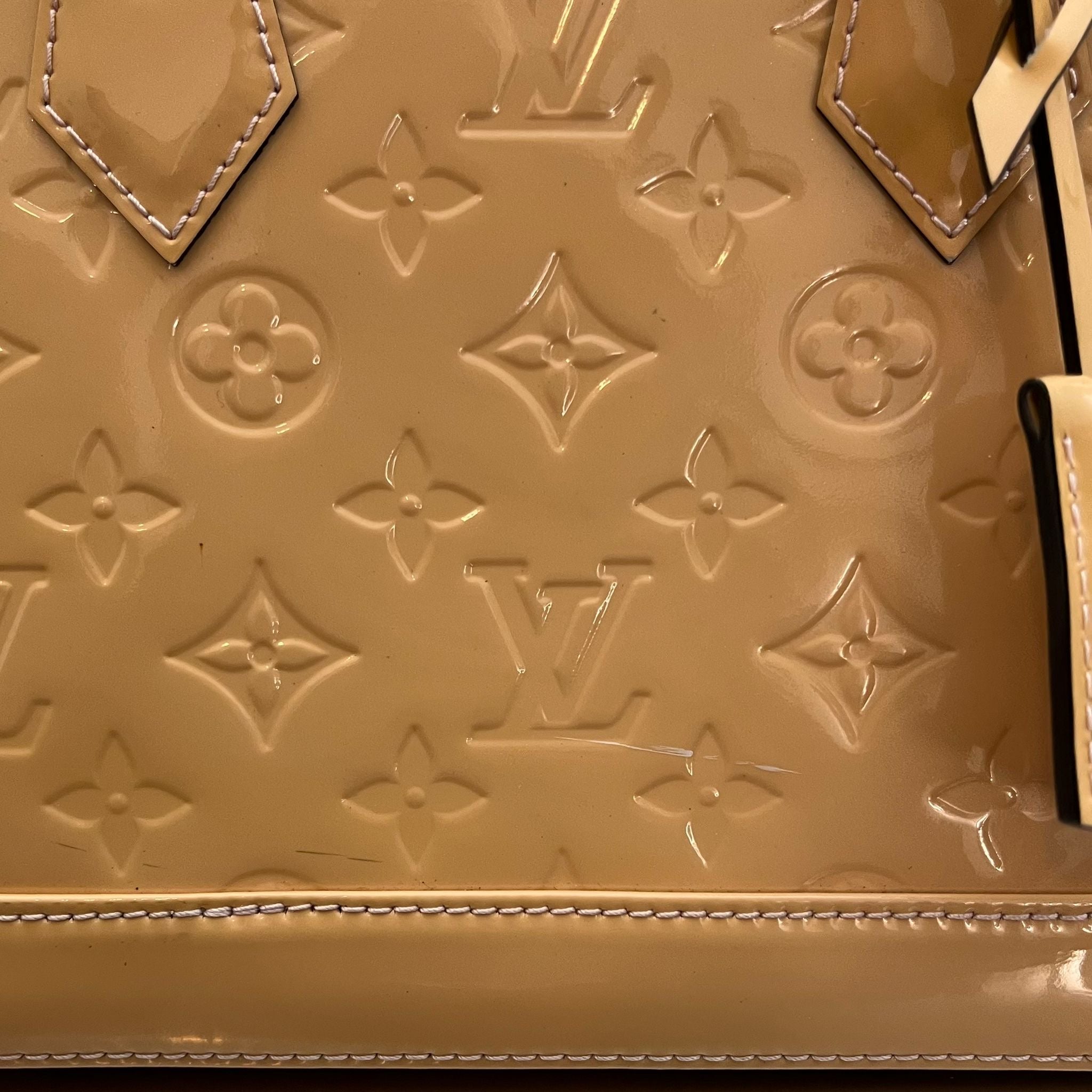 Louis Vuitton Alma BB Vernis