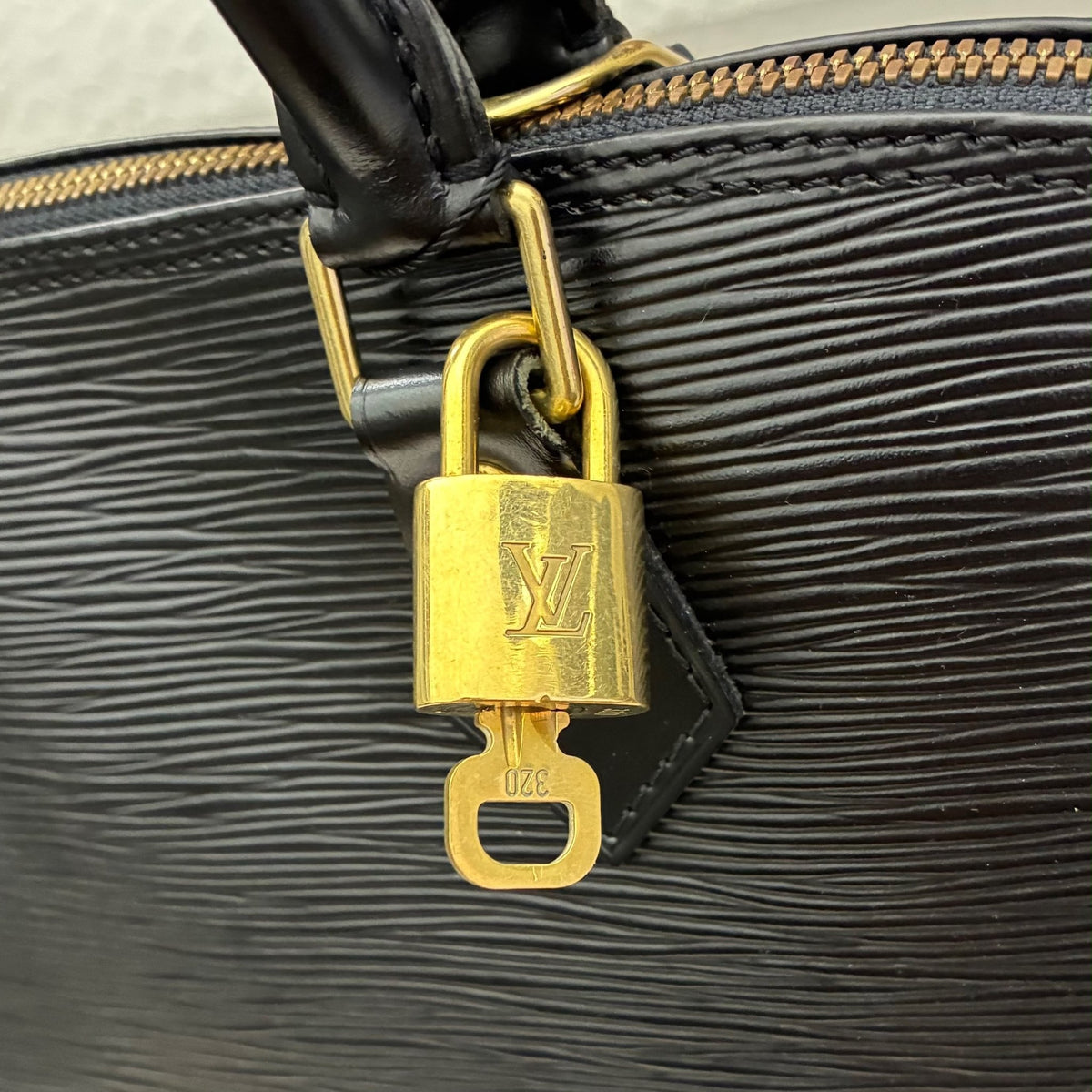 Louis Vuitton Alma GM Epi