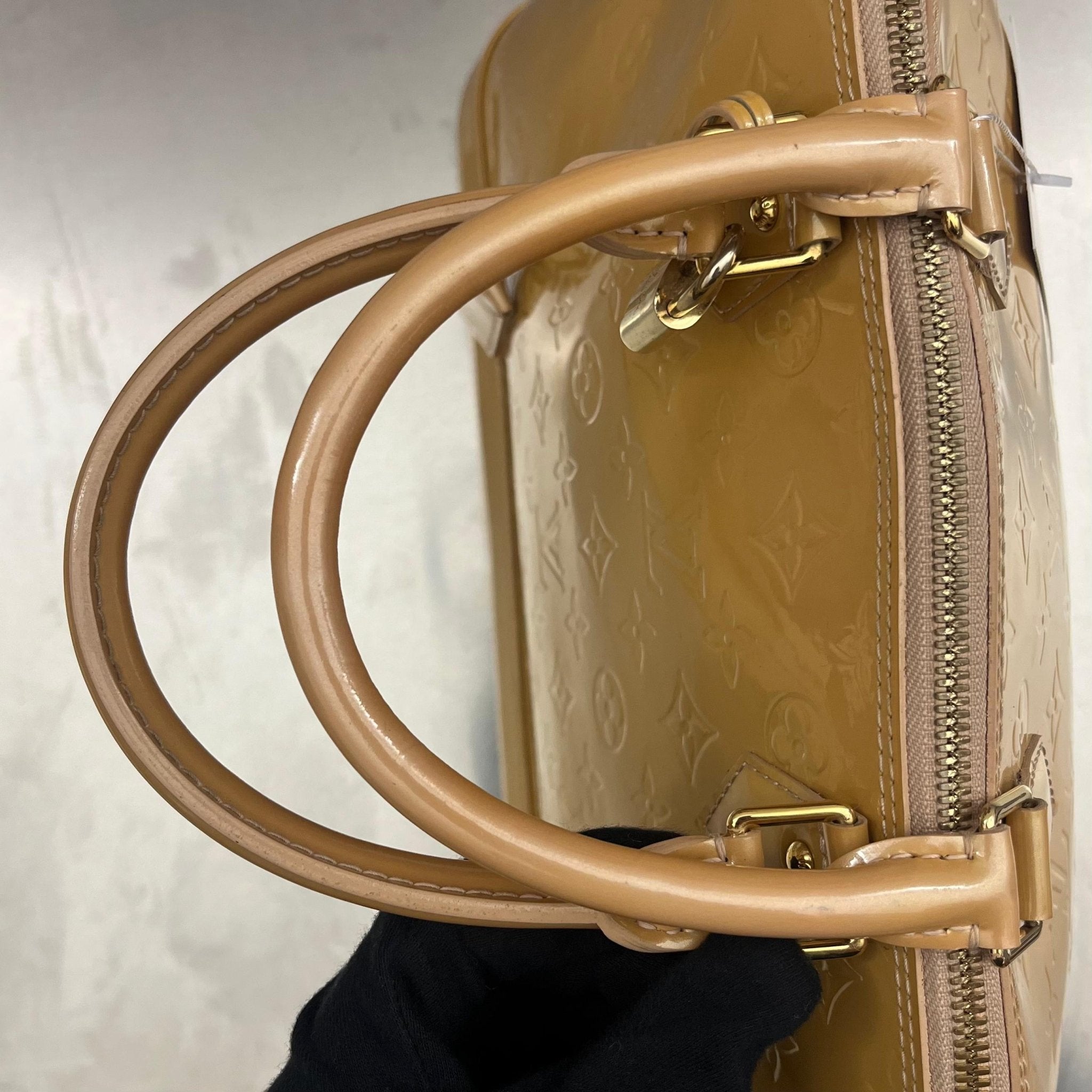 Louis Vuitton Alma GM Vernis