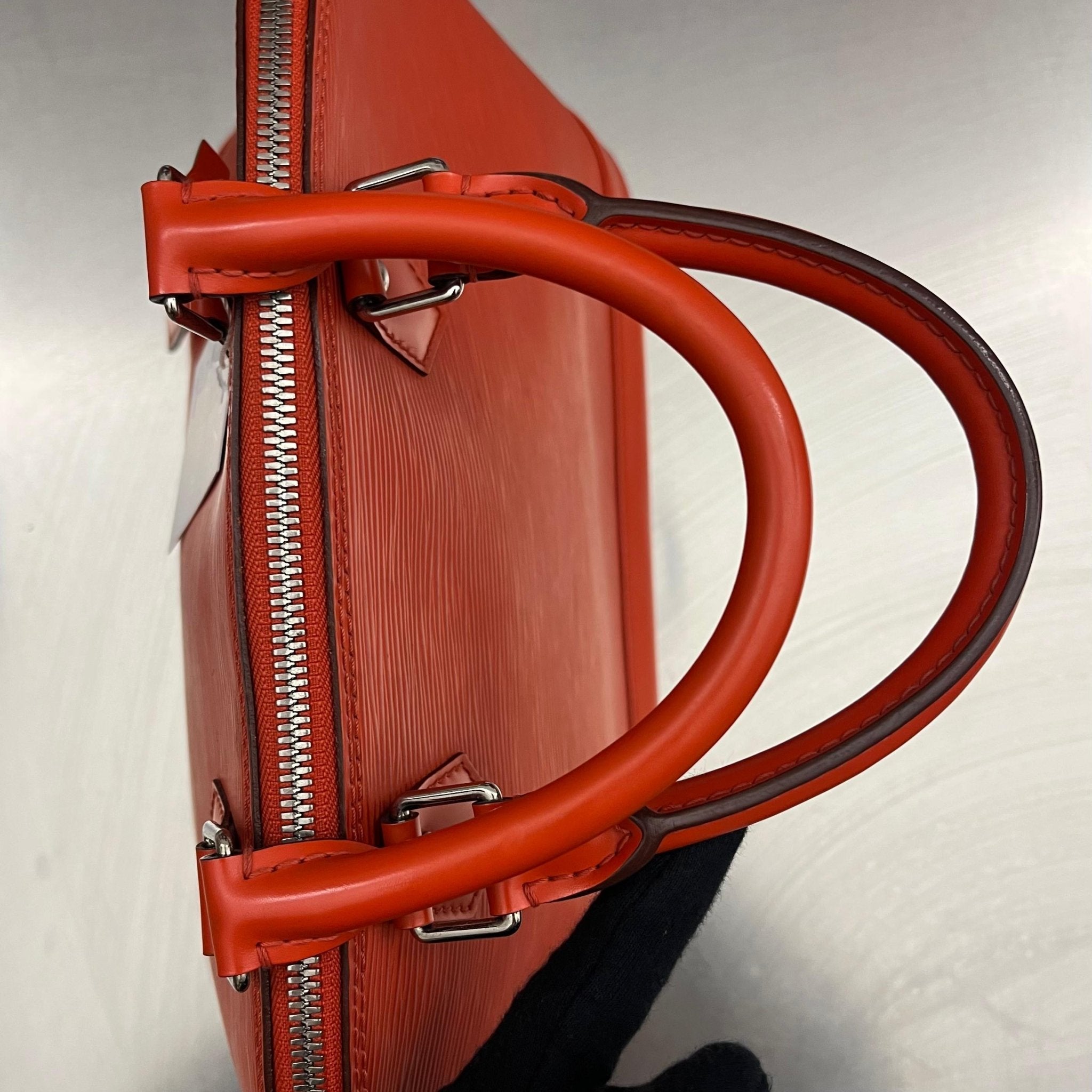 Louis Vuitton Alma MM Epi