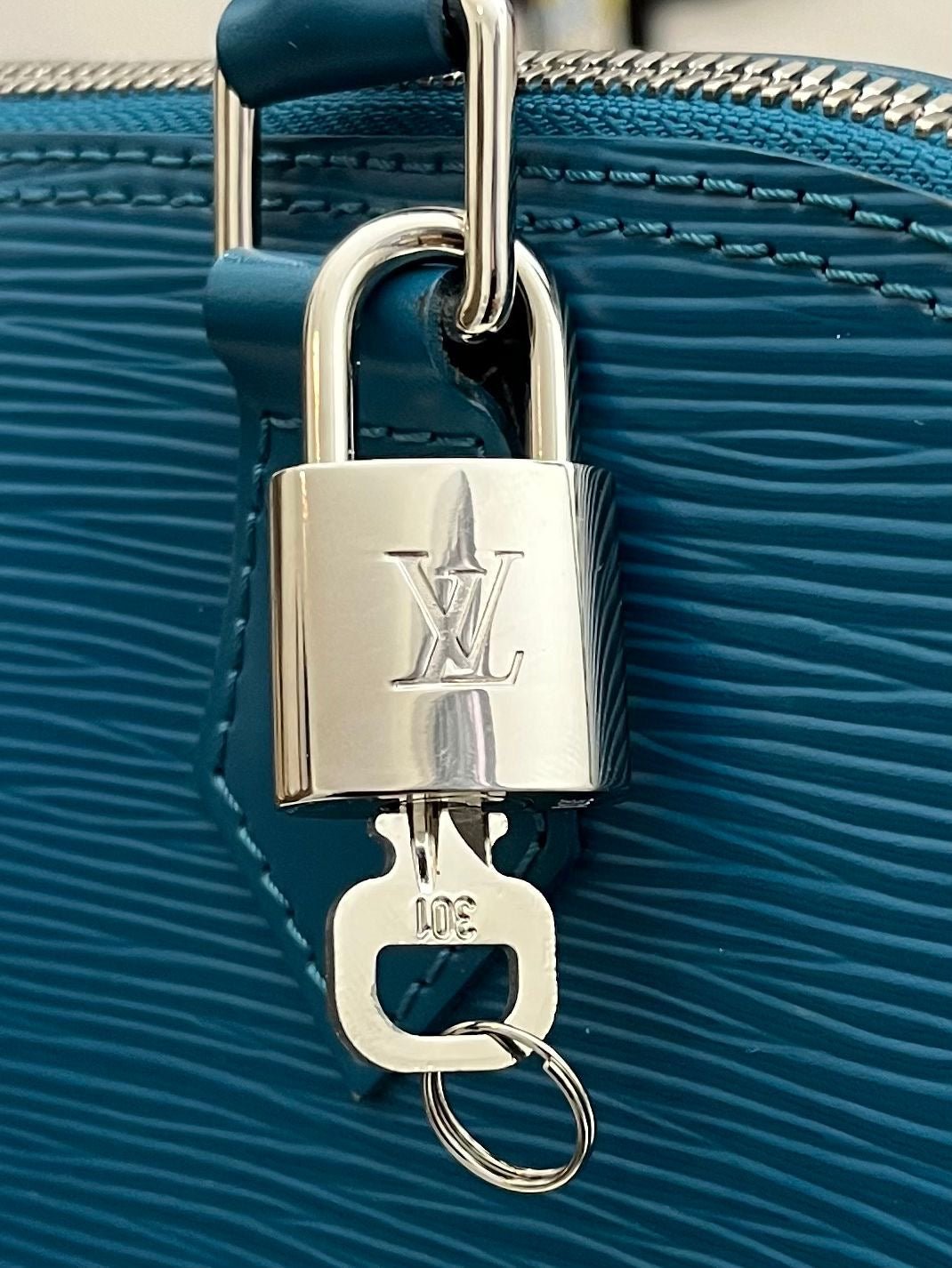 Louis Vuitton Alma PM Epi