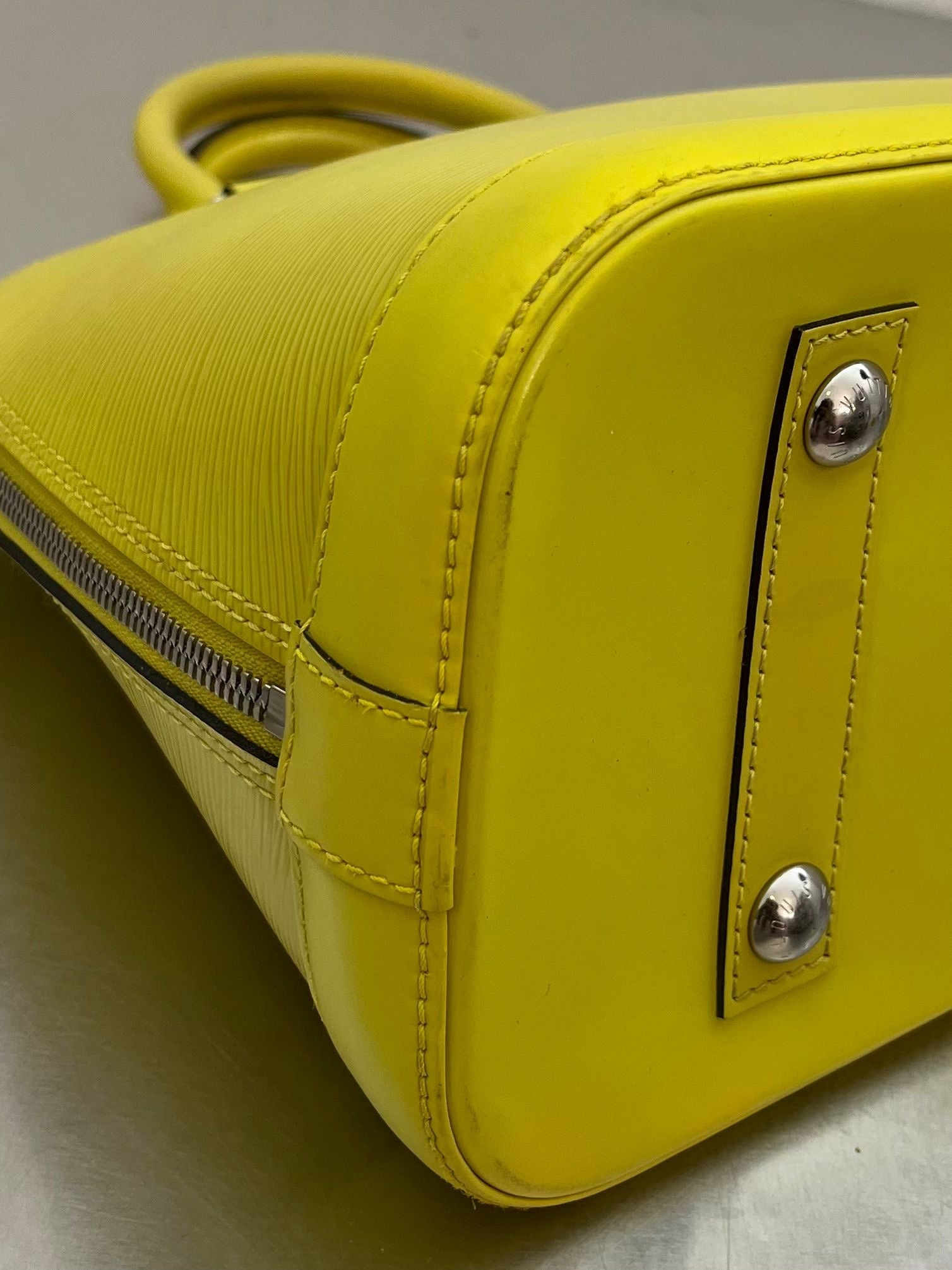 Louis Vuitton Alma PM Epi