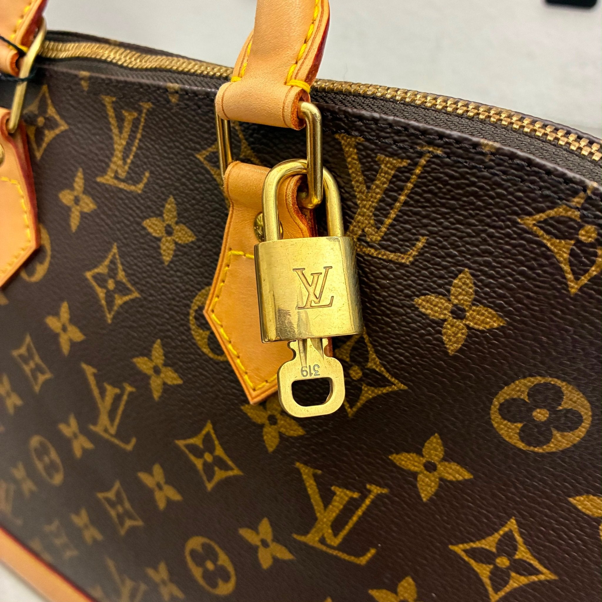 Louis Vuitton Alma PM Monogam