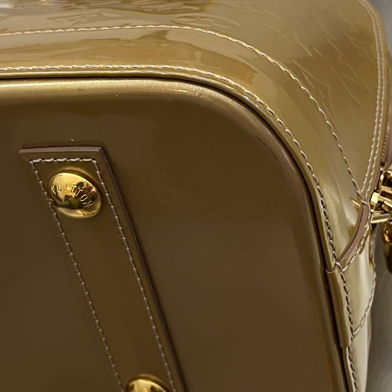 Louis Vuitton Alma PM Vernis Gold