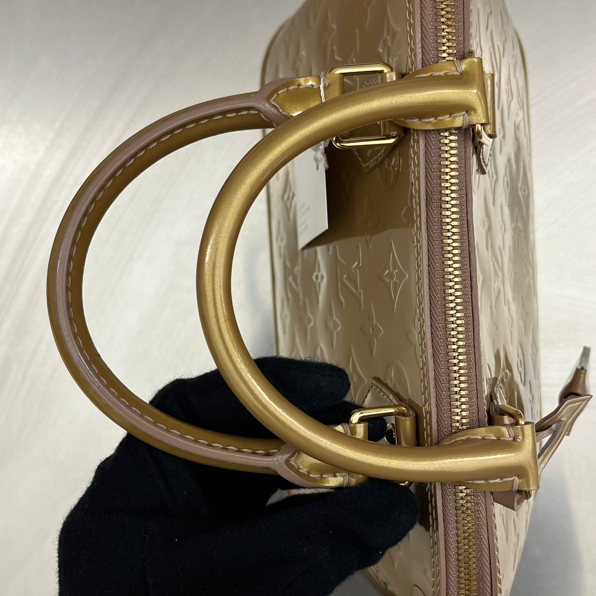 Louis Vuitton Alma PM Vernis Gold