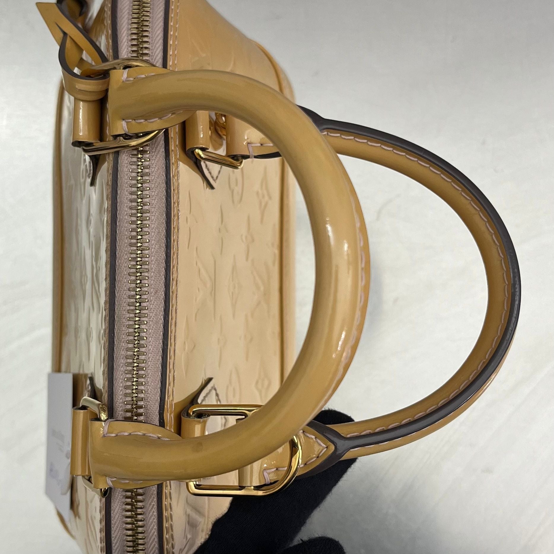 Louis Vuitton Alma Vernis BB